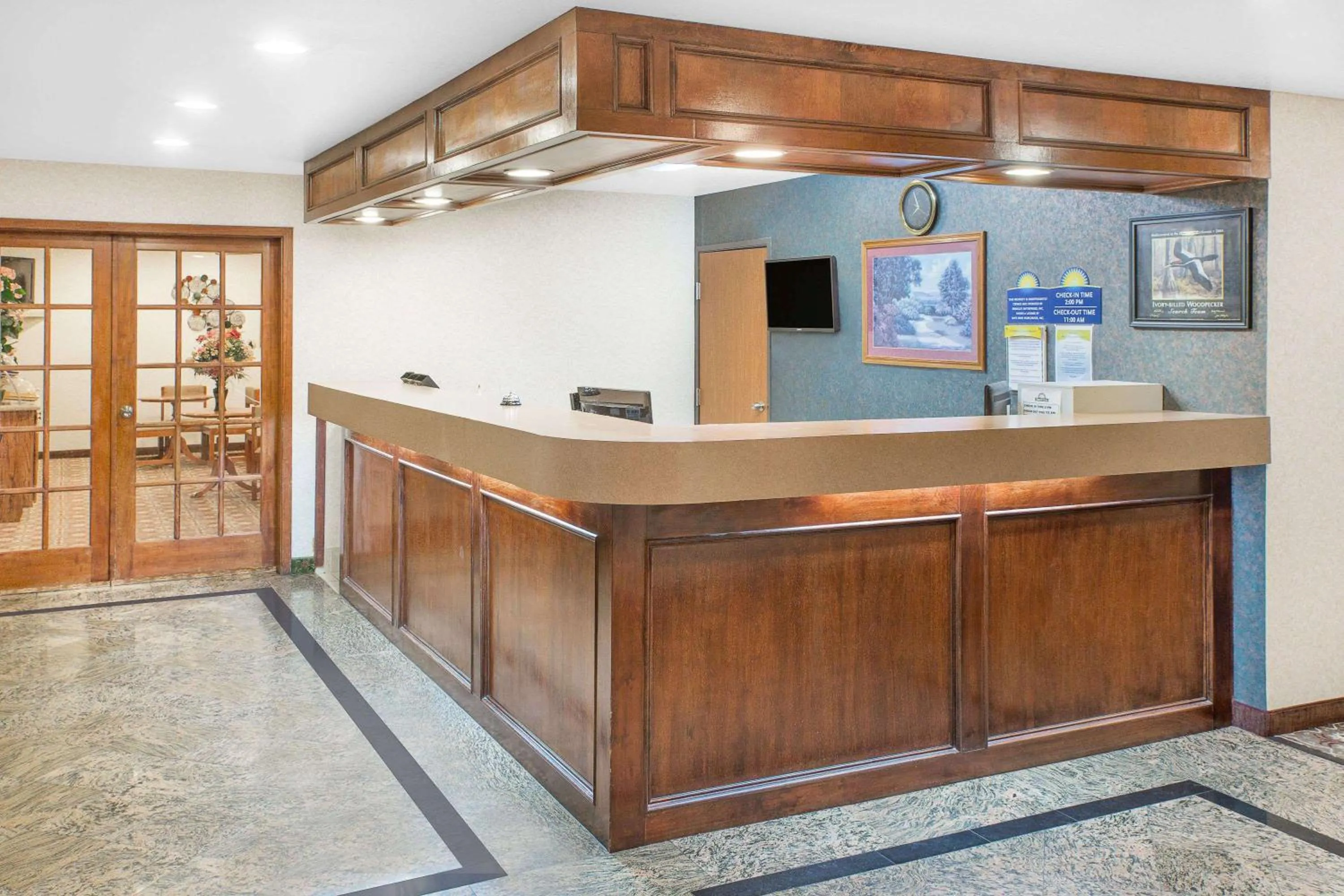 Lobby or reception in Days Inn & Suites by Wyndham Brinkley