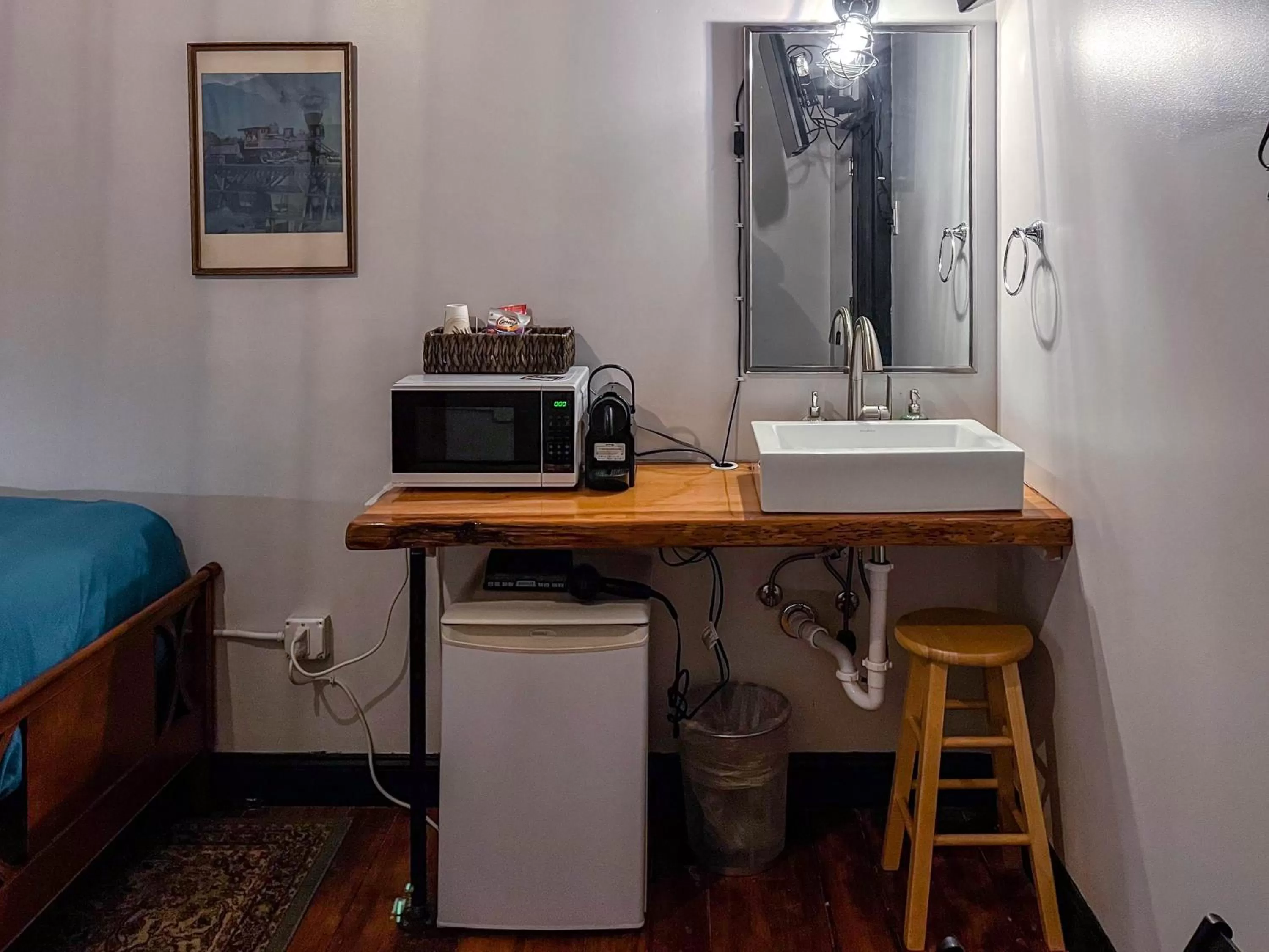 minibar in The Oliver Inn