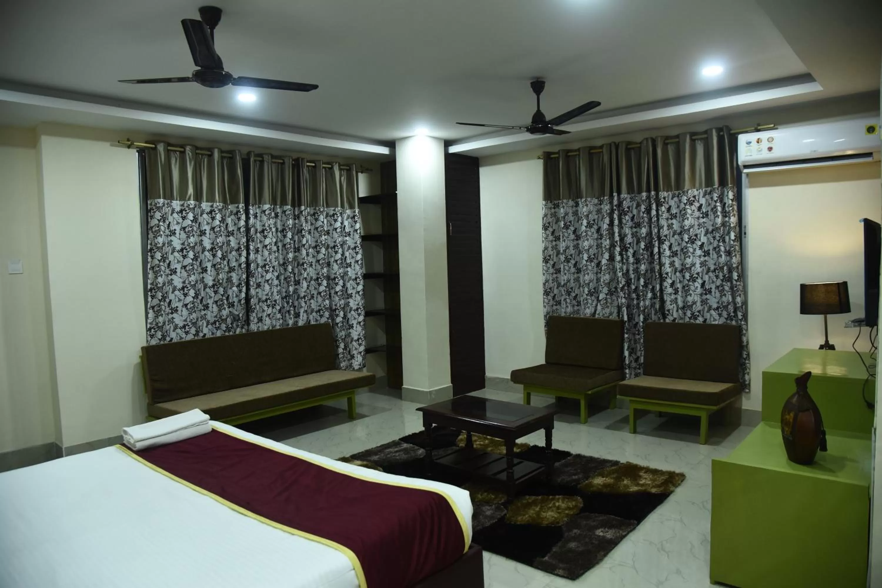 Bedroom, Bed in URBAN COTTAGE