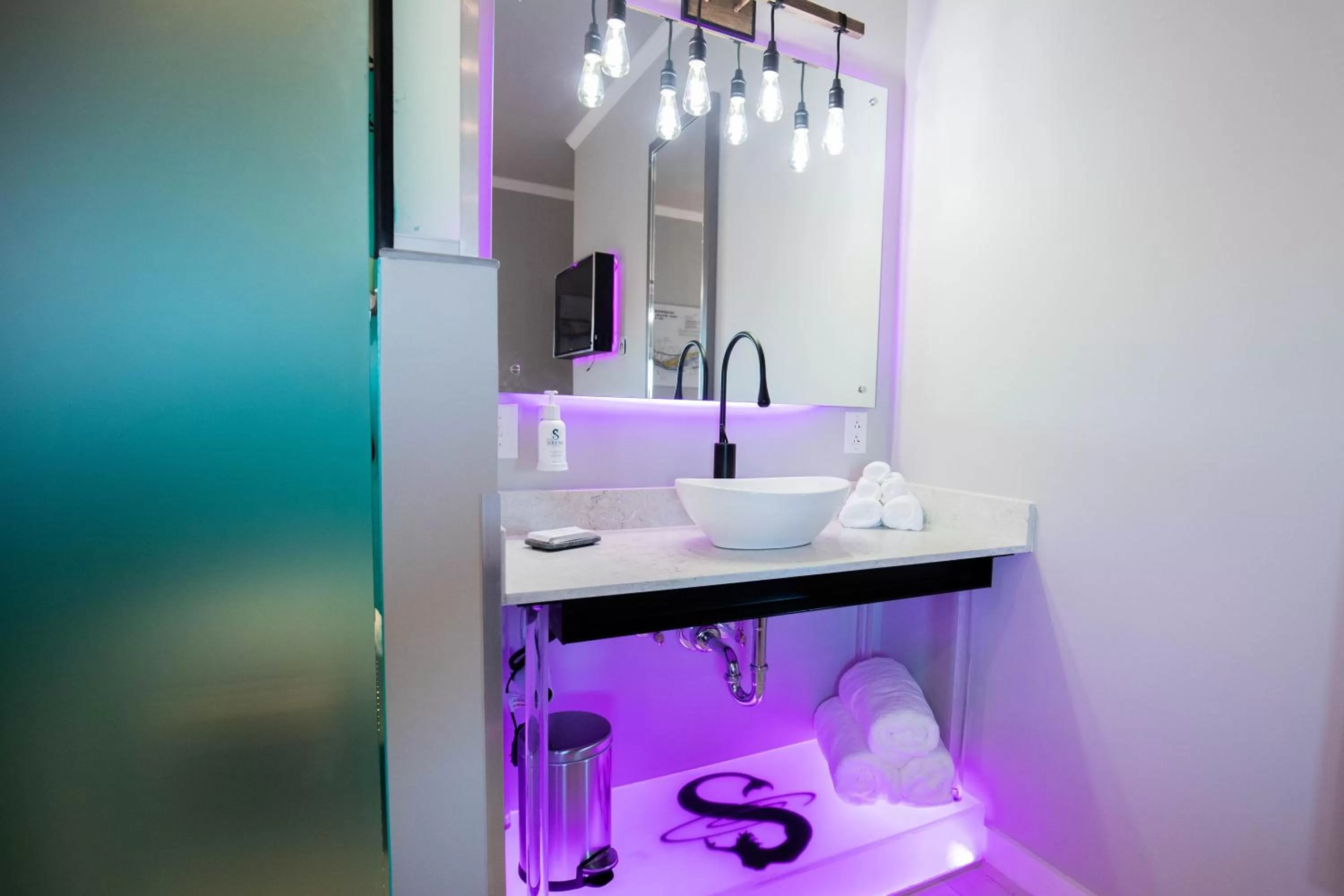 Bathroom in River Sirens Hotel-Contactless Check in Hotel