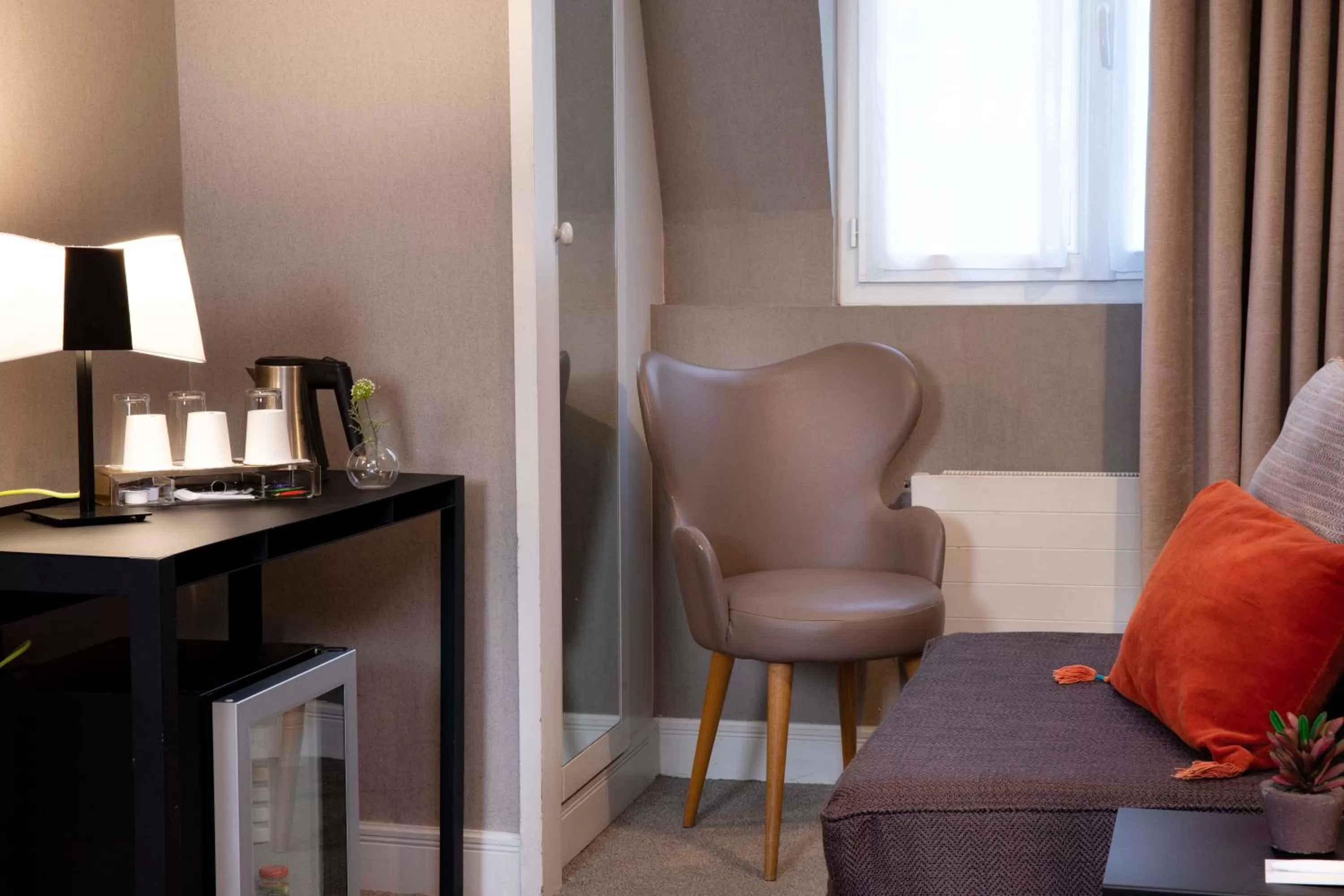 Bedroom in Hôtel Plaza Étoile