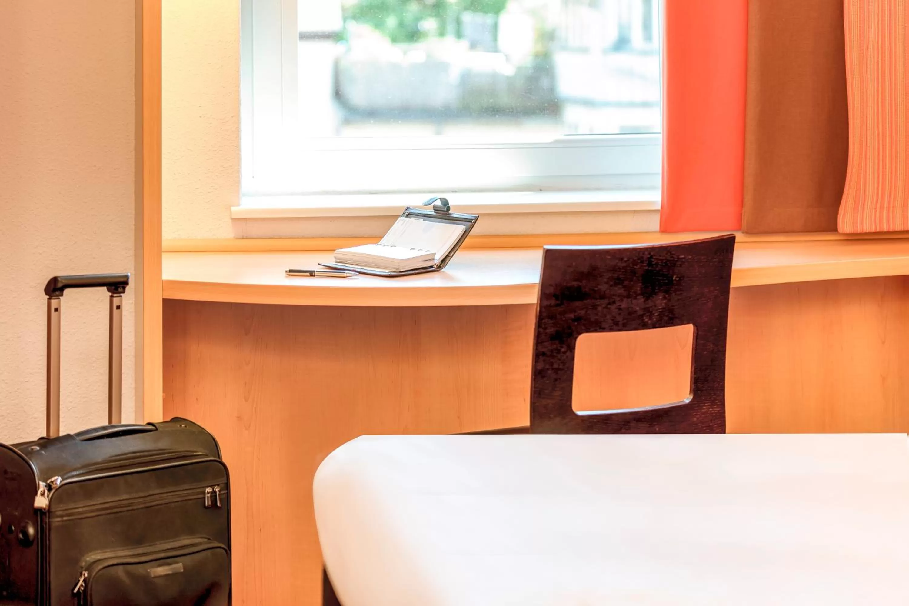 Bedroom, Bed in ibis London Elstree Borehamwood