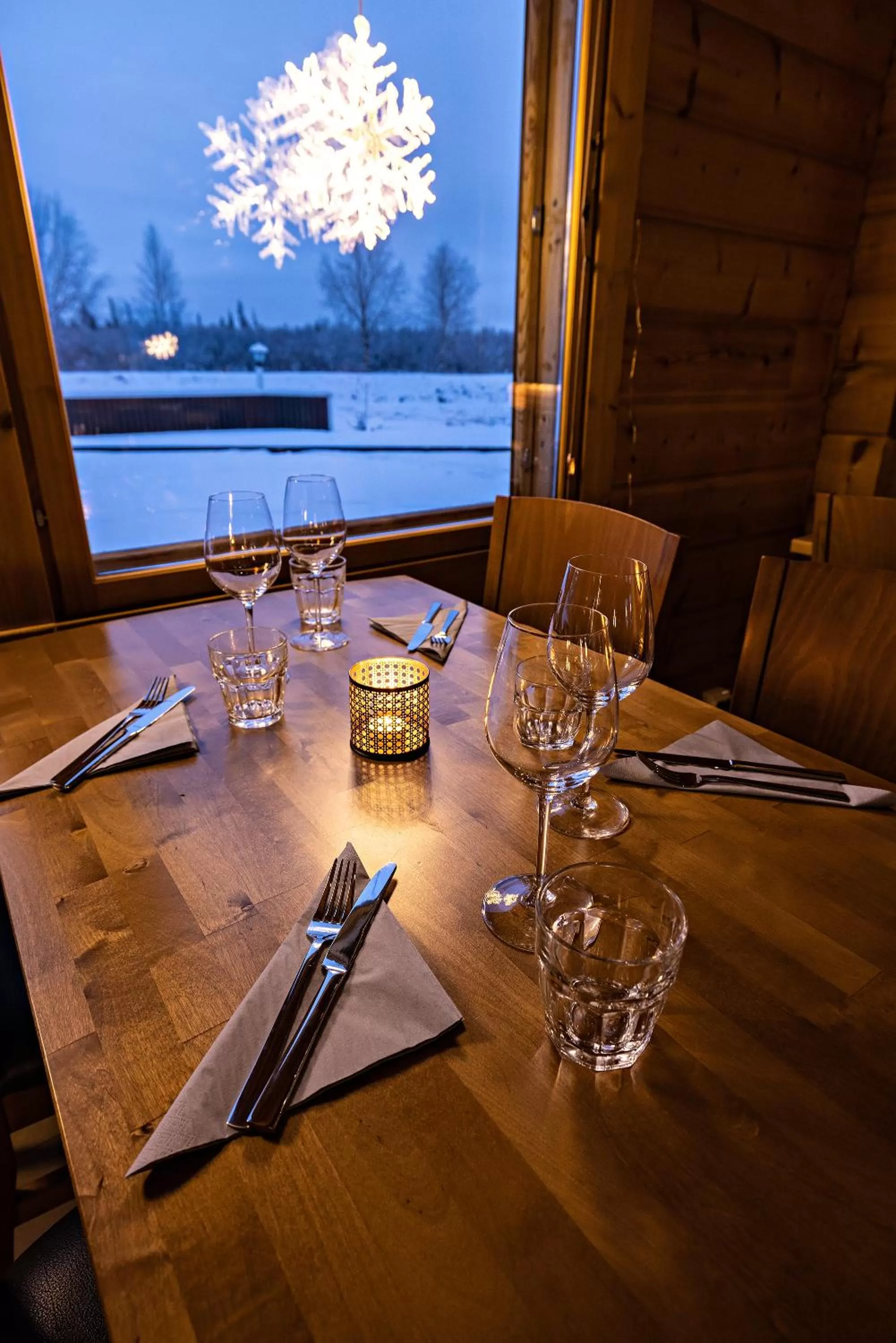 Restaurant/Places to Eat in Arctic River Resort