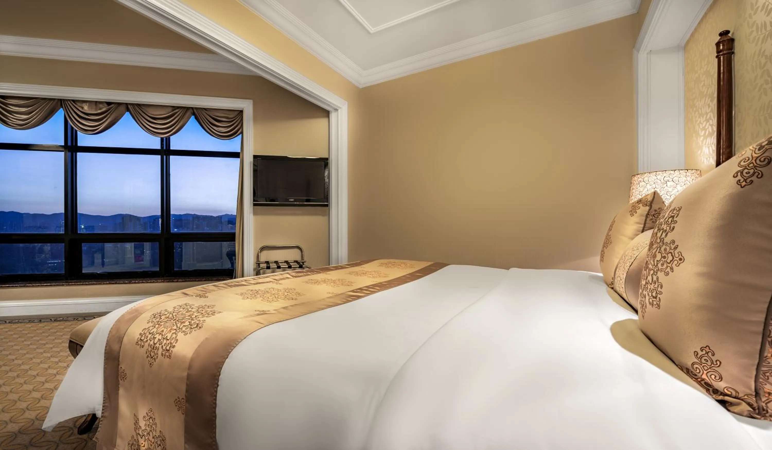 Bed in Green Lake Hotel