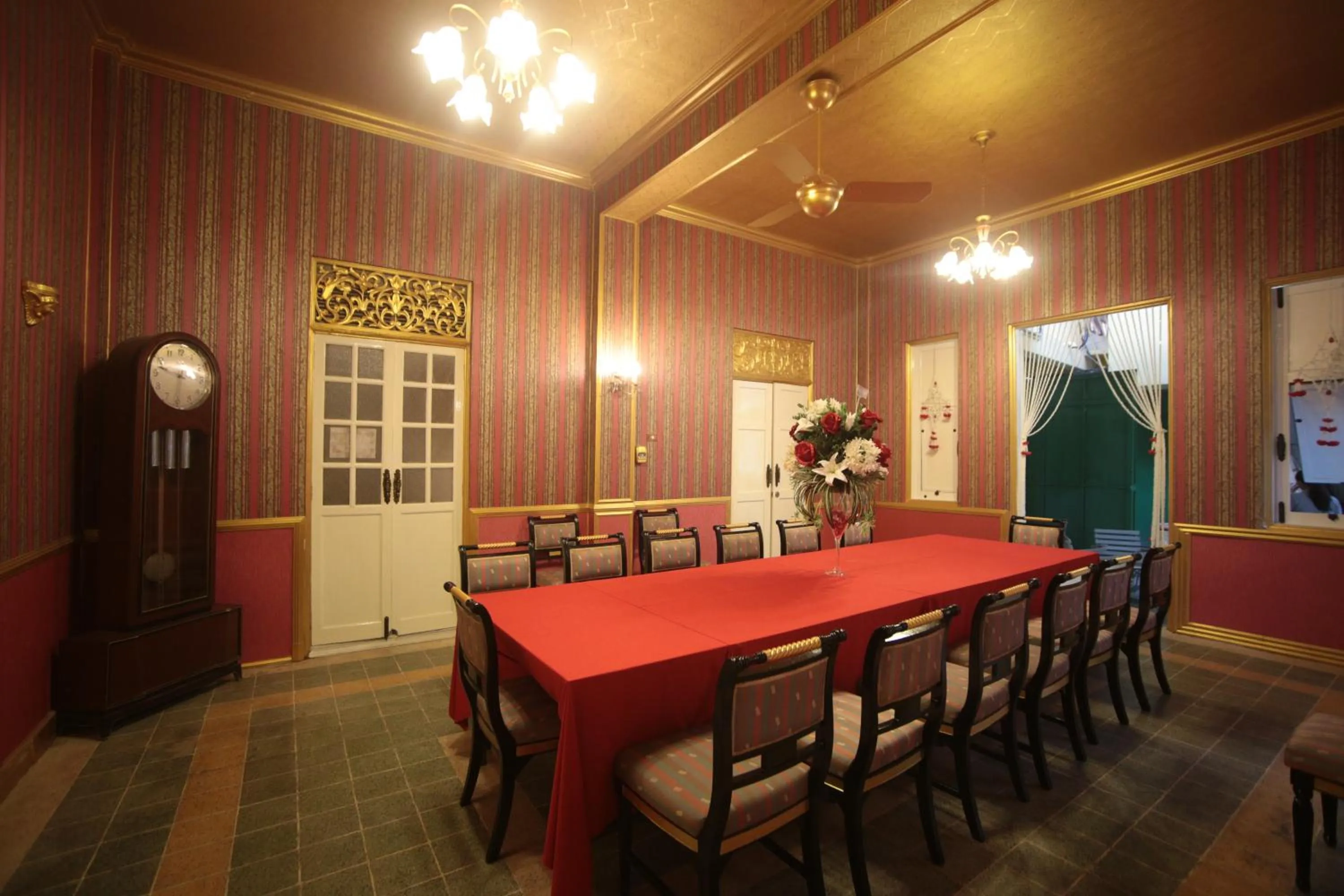 Dining area in The Myth - Sud Sathorn