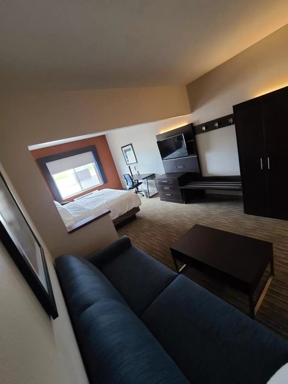 Seating area in Holiday Inn Express Hotel & Suites Sheldon by IHG