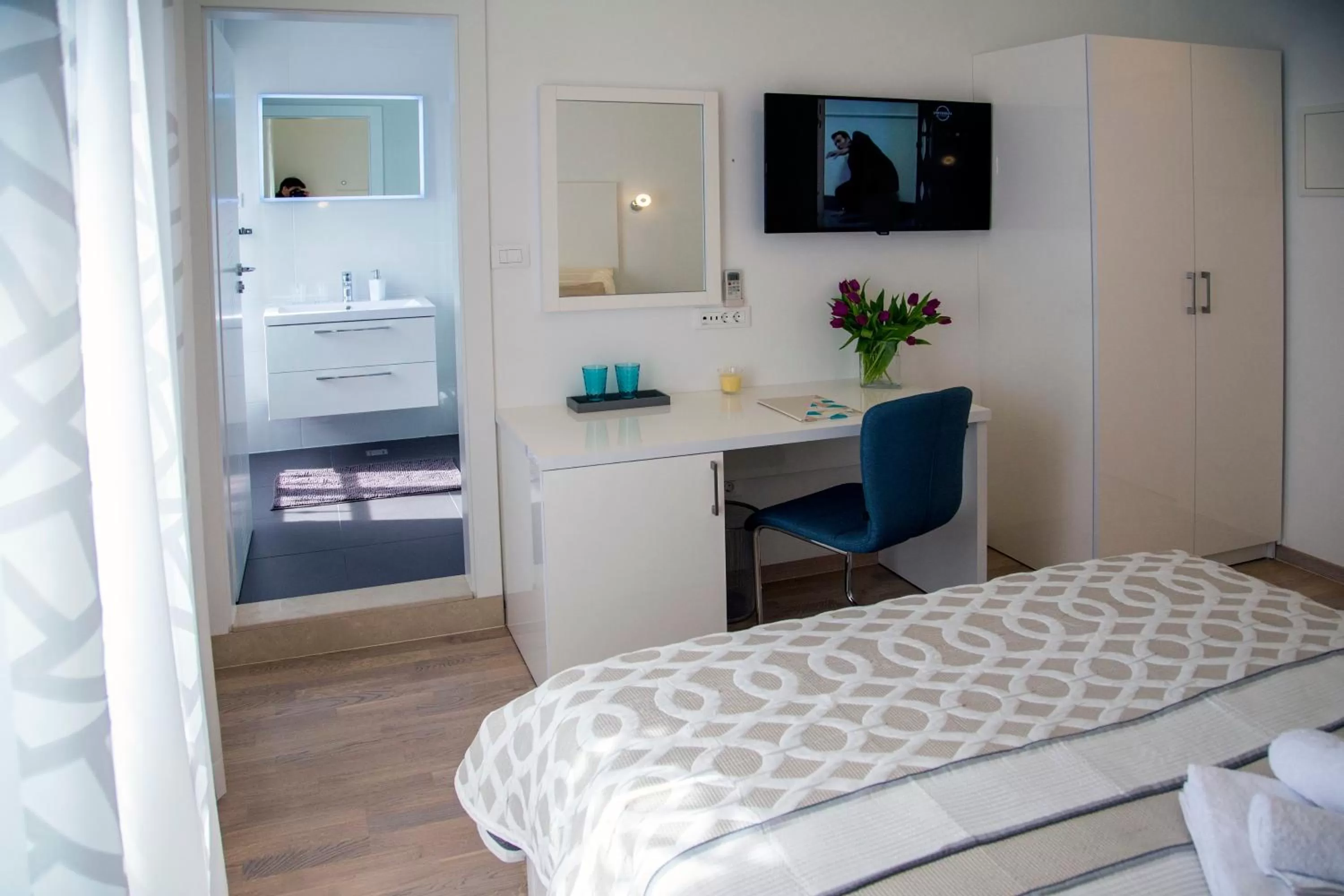 Bathroom, Bed in Luxury rooms Skystar-Split