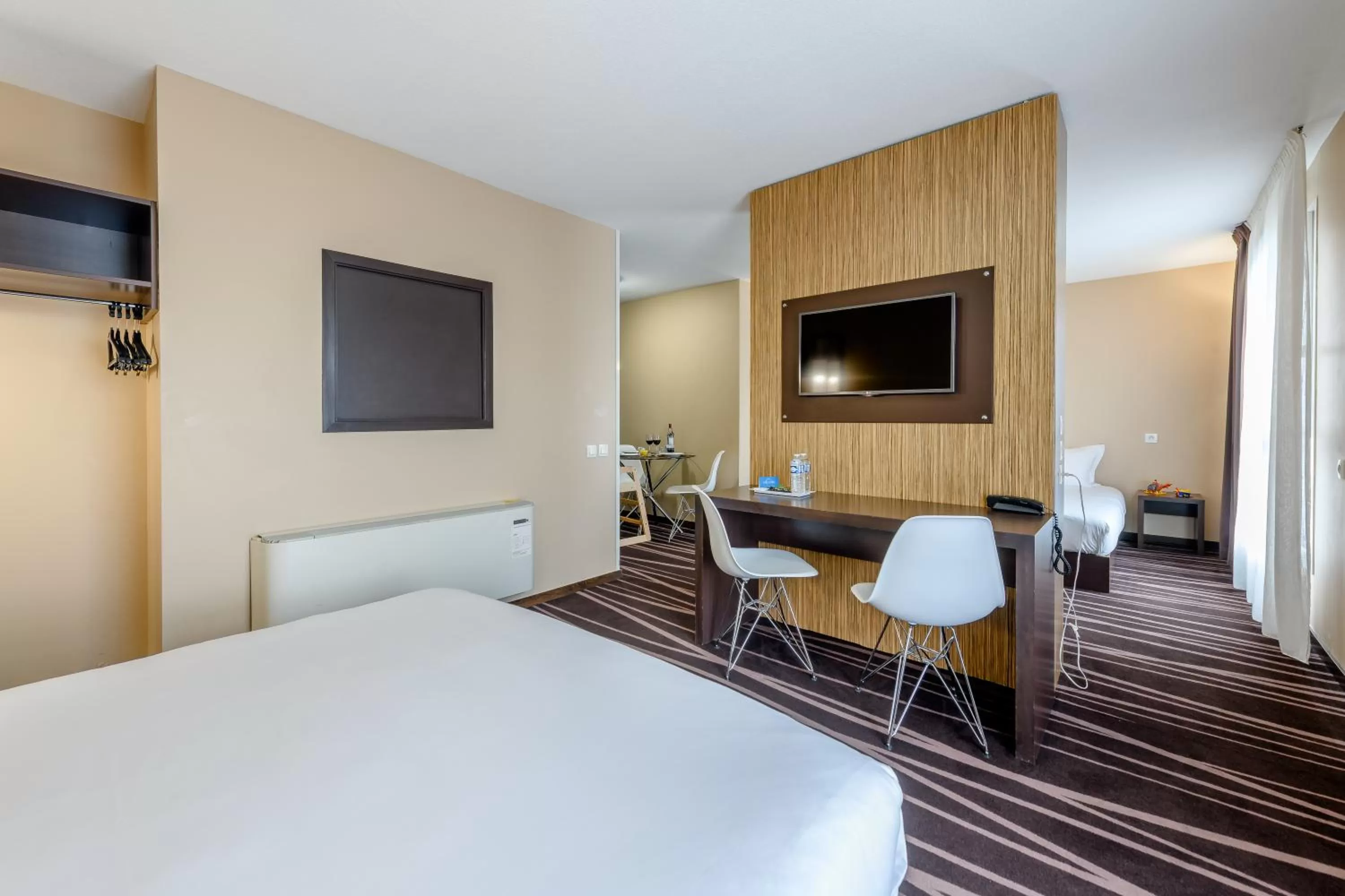 Living room, Bed in Comfort Aparthotel Bordeaux Begles Arena