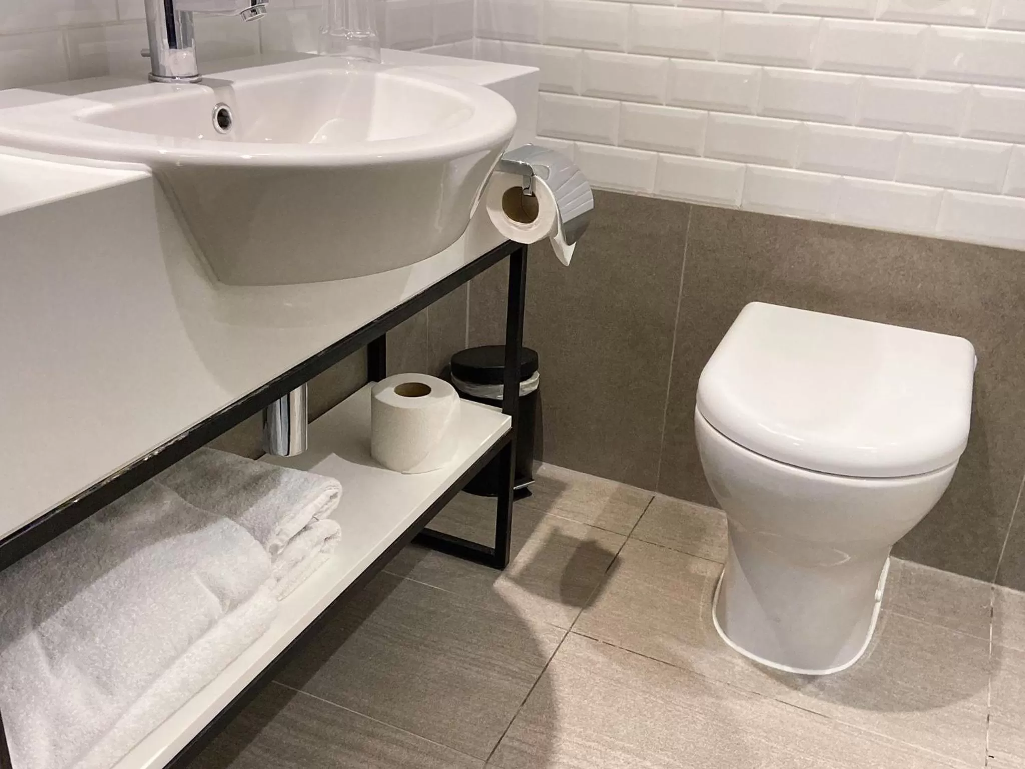 Bathroom in Aerotel London Heathrow Airport, Terminal 2 & Terminal 3