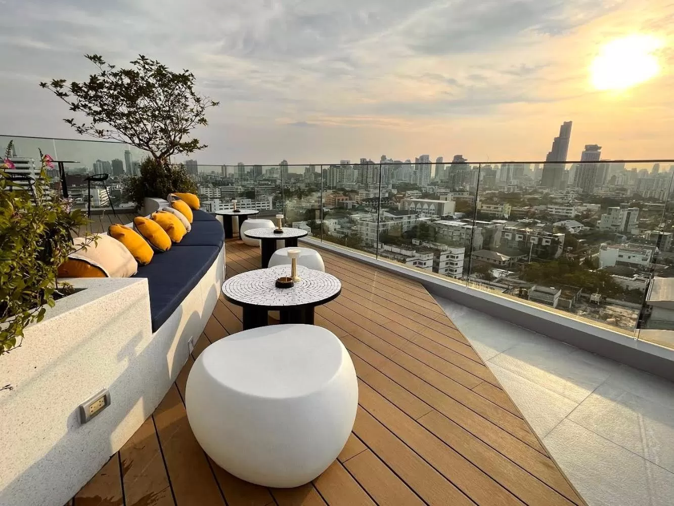 Restaurant/places to eat in GLOW Sukhumvit 71