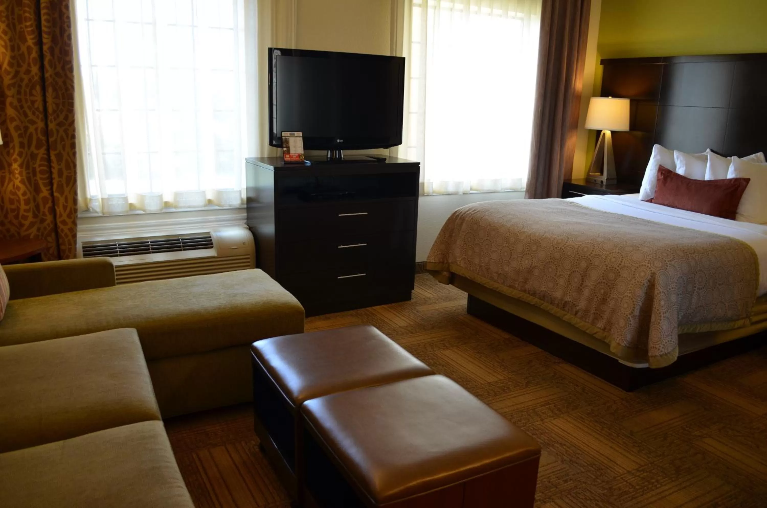 Photo of the whole room, Bed in Staybridge Suites Longview by IHG
