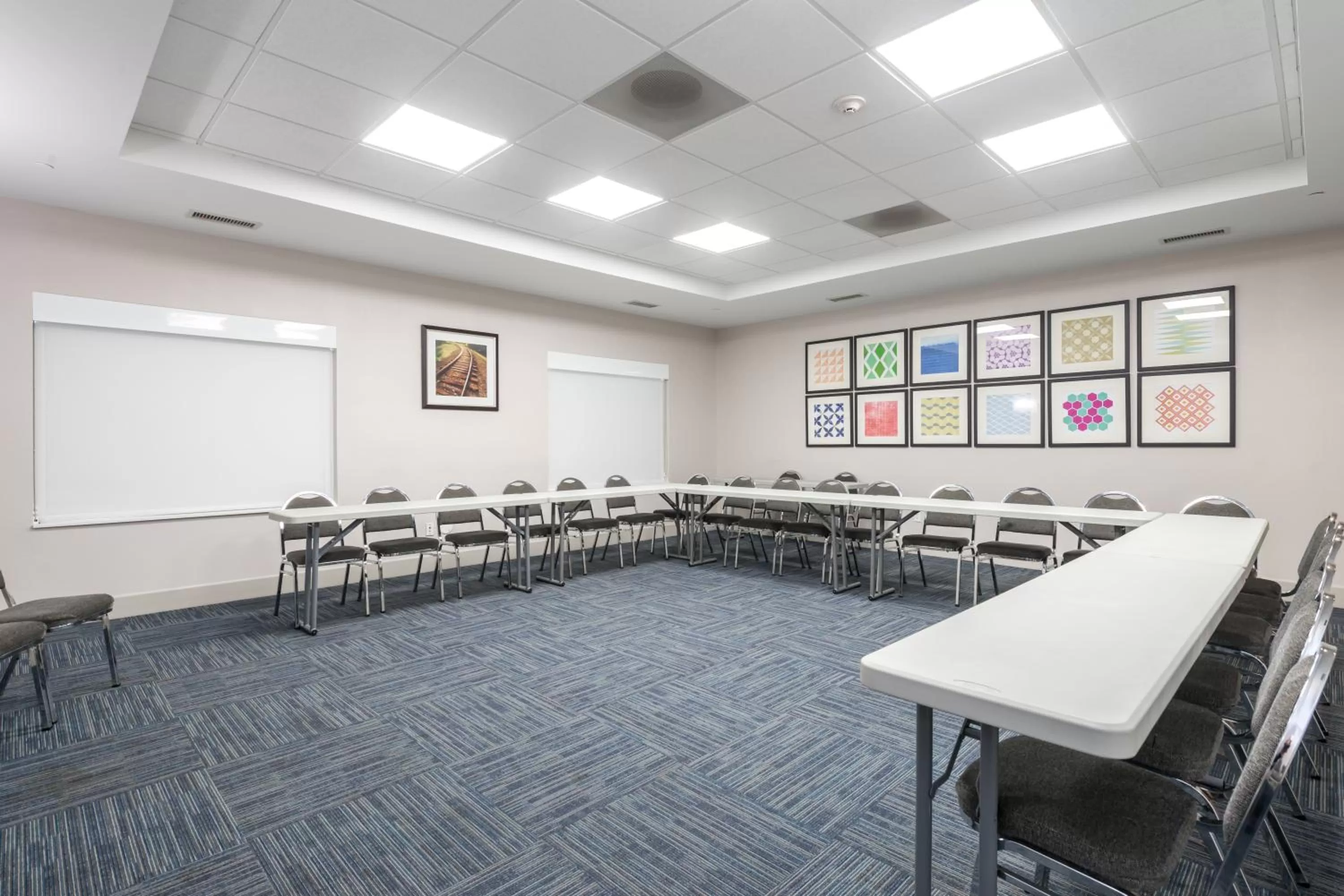 Meeting/conference room in Holiday Inn Express Hotel & Suites Lagrange I-85 by IHG