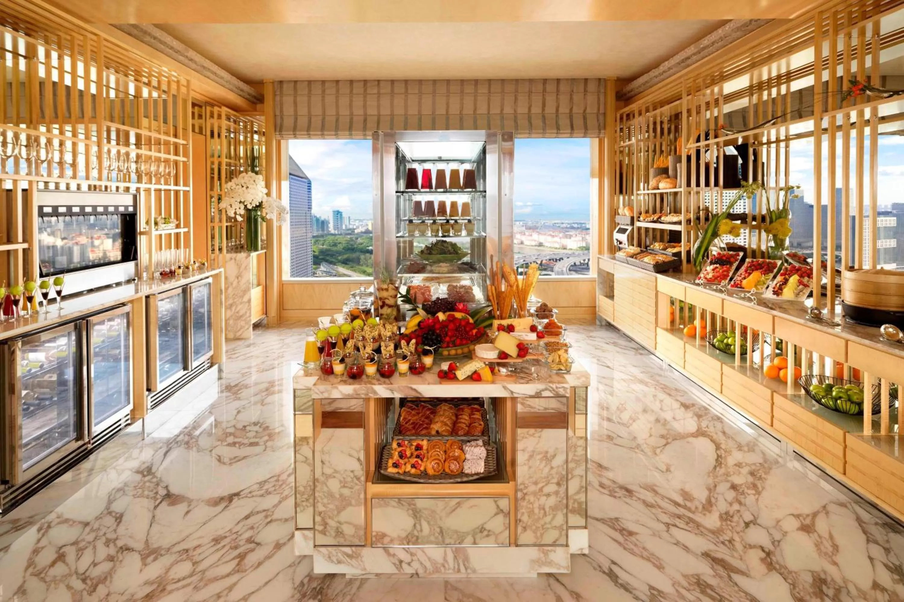 Lounge or bar in The Ritz-Carlton, Millenia Singapore