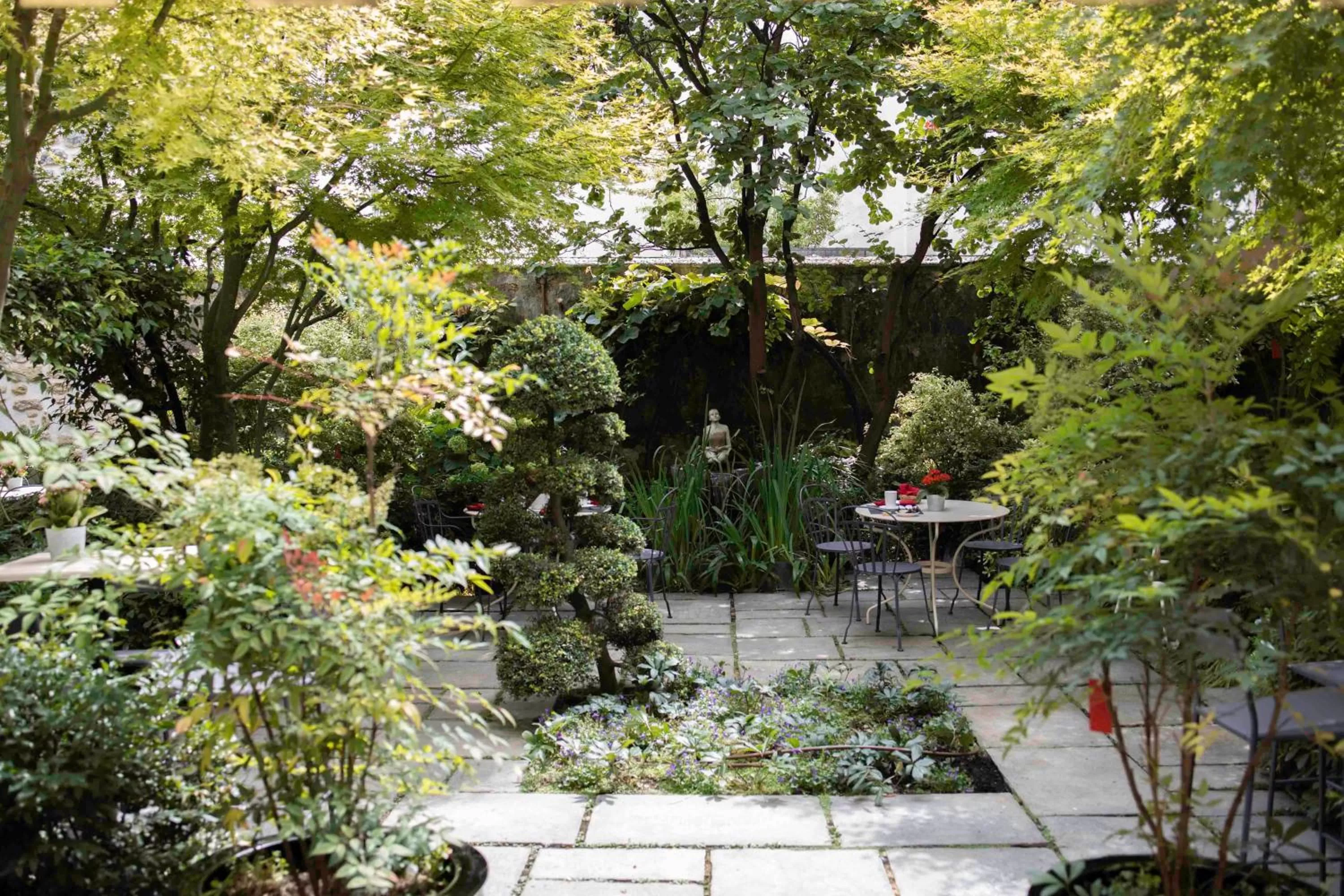 Garden in Hôtel Regent's Garden - Astotel