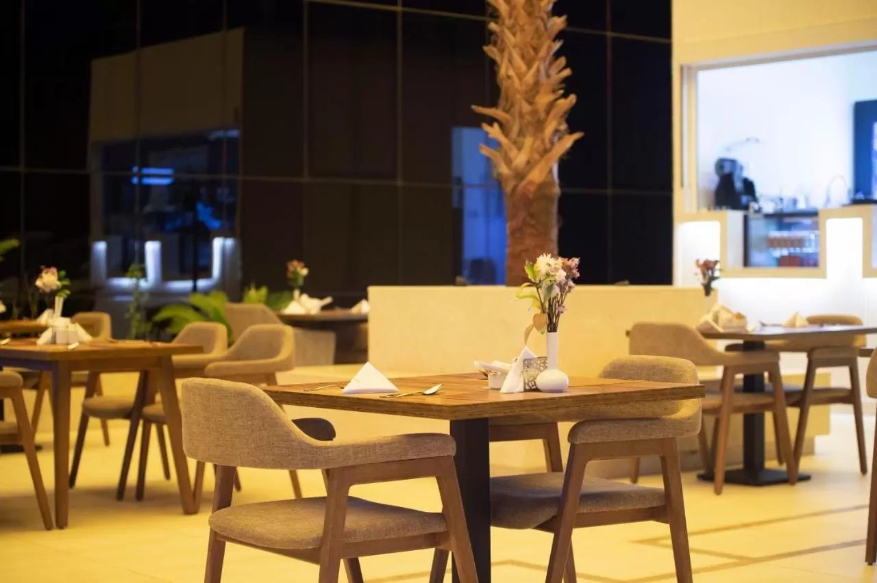 Restaurant/places to eat in Sarwat Park Hotel Riyadh - Diplomatic Quarter