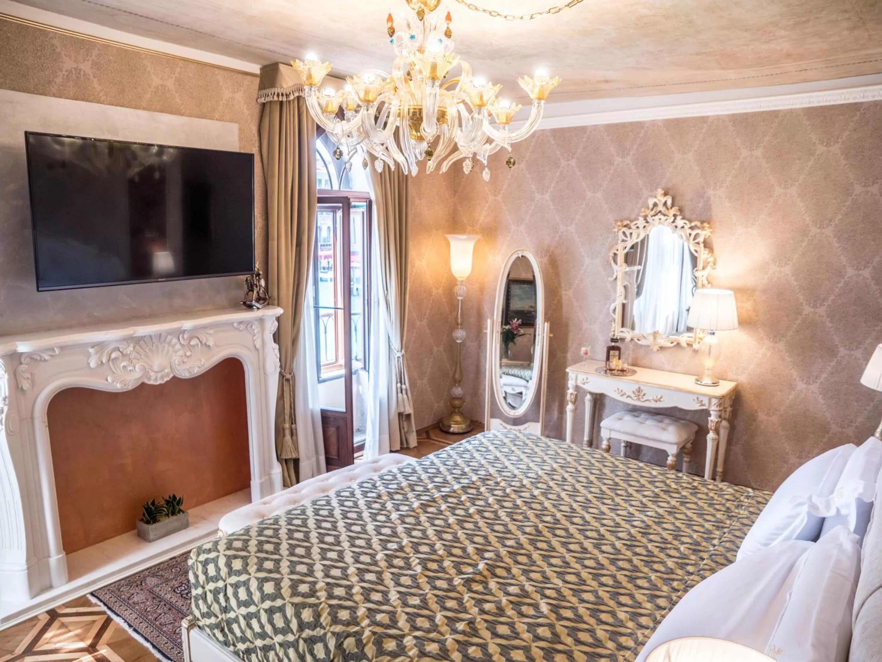 Bed in EGO' Boutique Hotel - The Silk Road