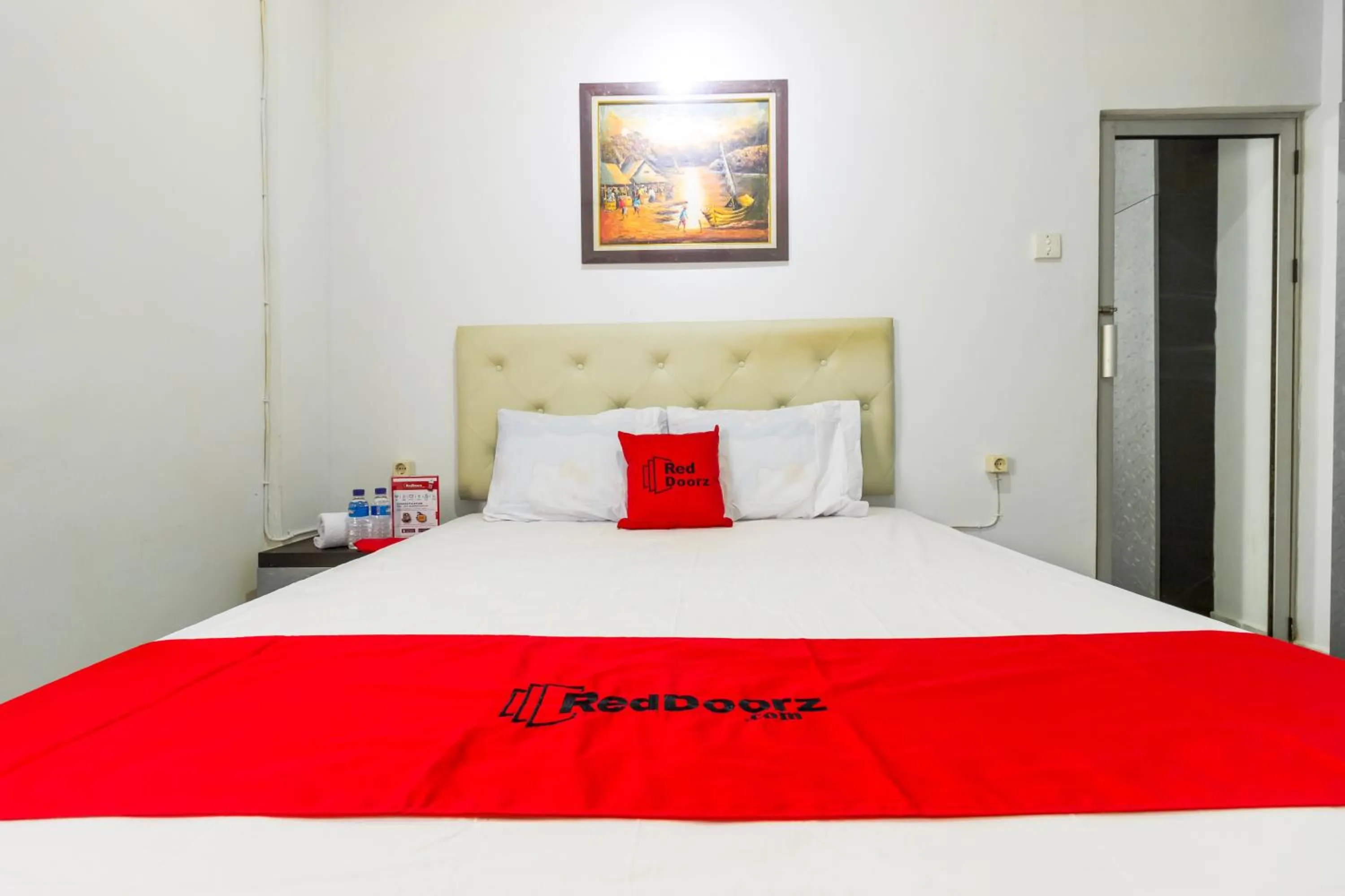 Bedroom, Bed in Reddoorz near Gajah Mada Plaza 2