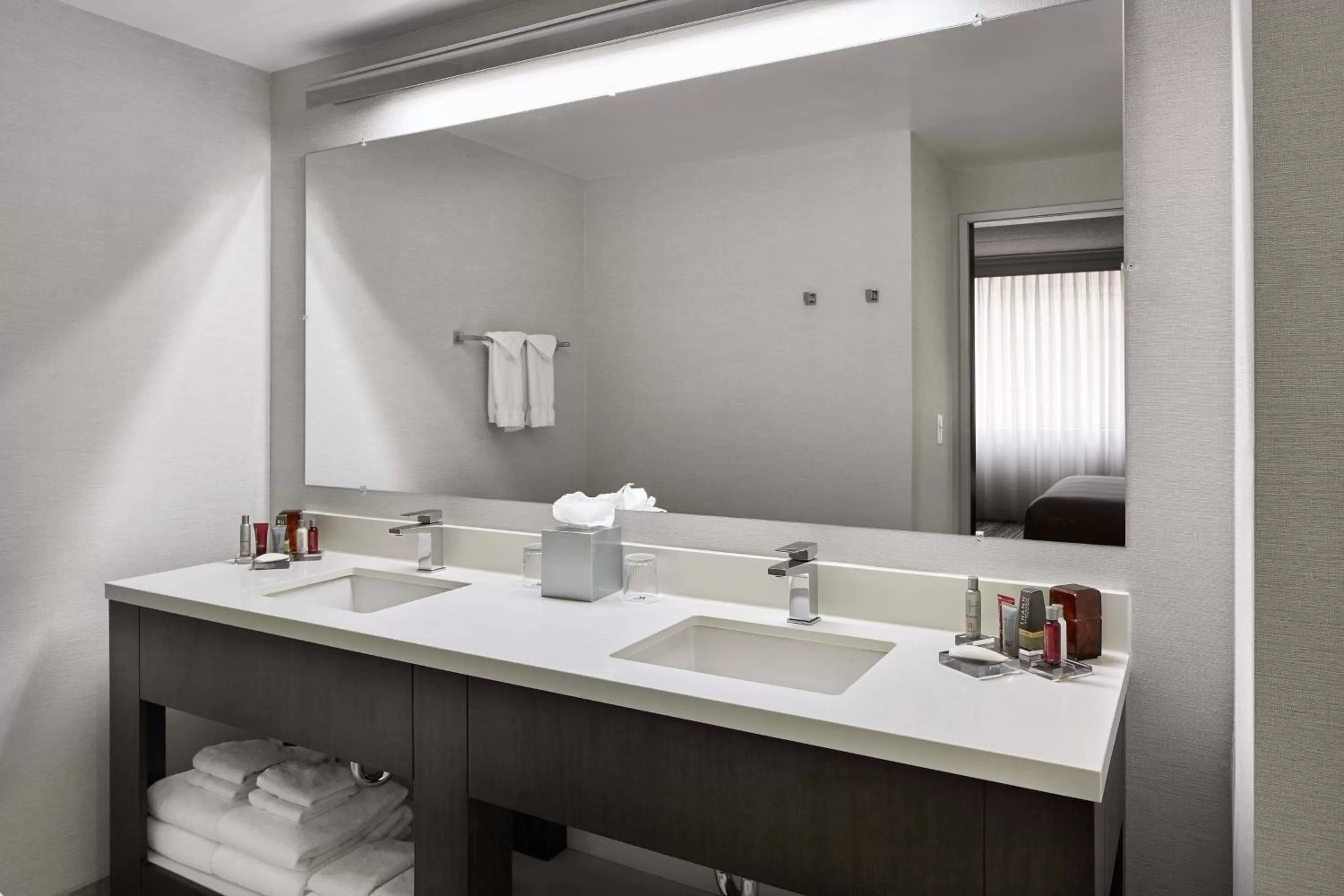 Bathroom in Marriott Columbus Northwest