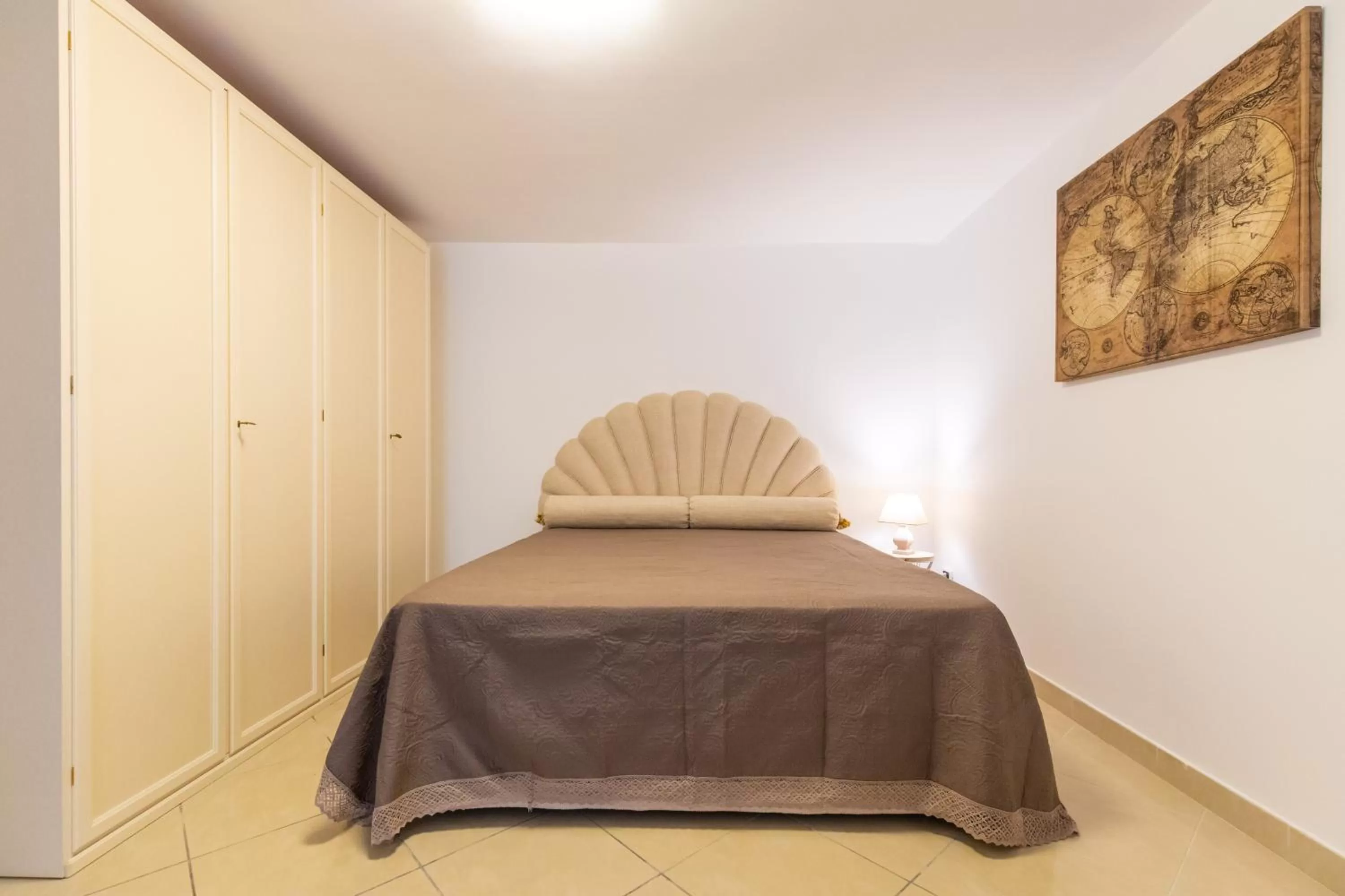 Bed in Medina Central