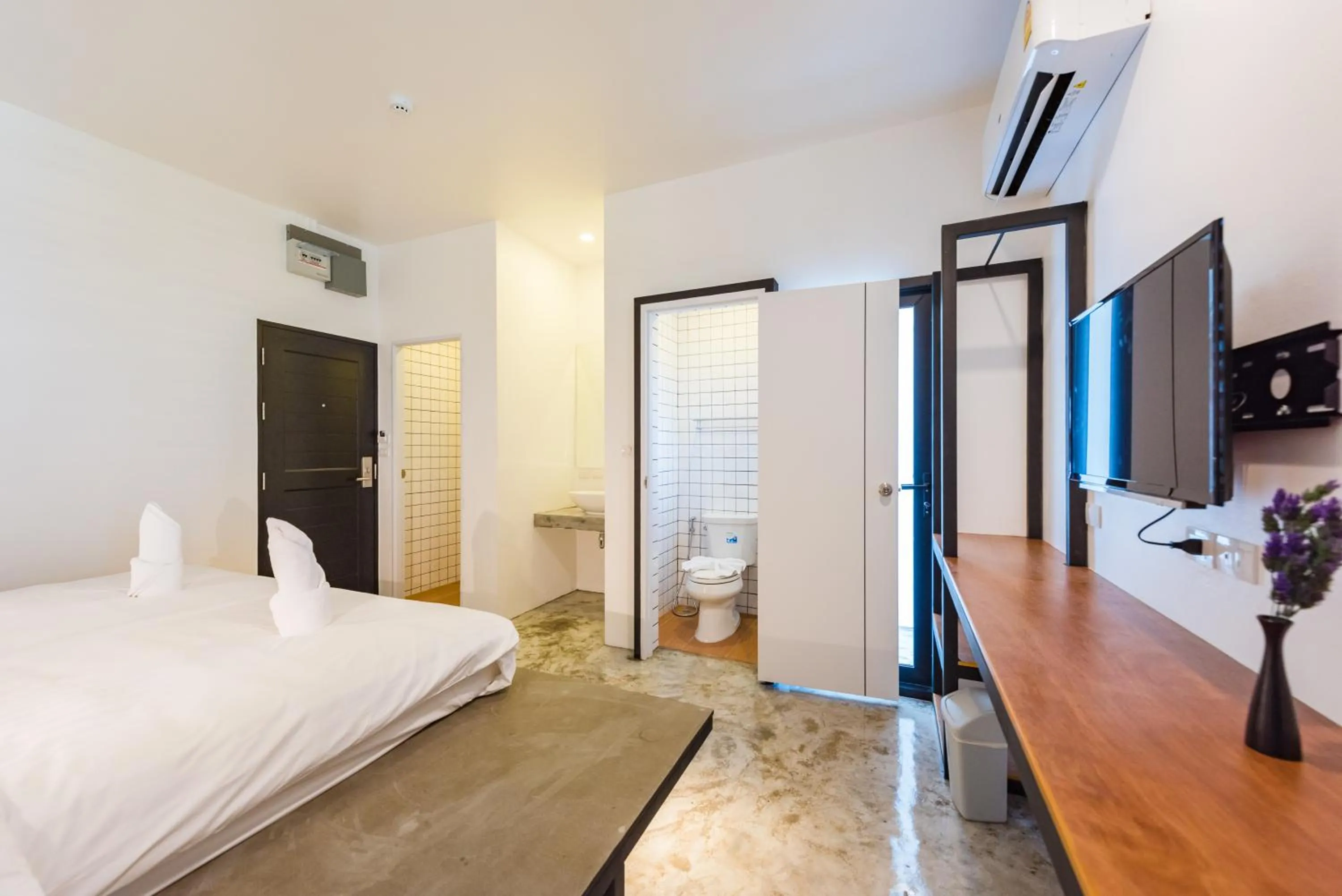 Balcony/Terrace, Bed in Book a Bed Poshtel - SHA Plus