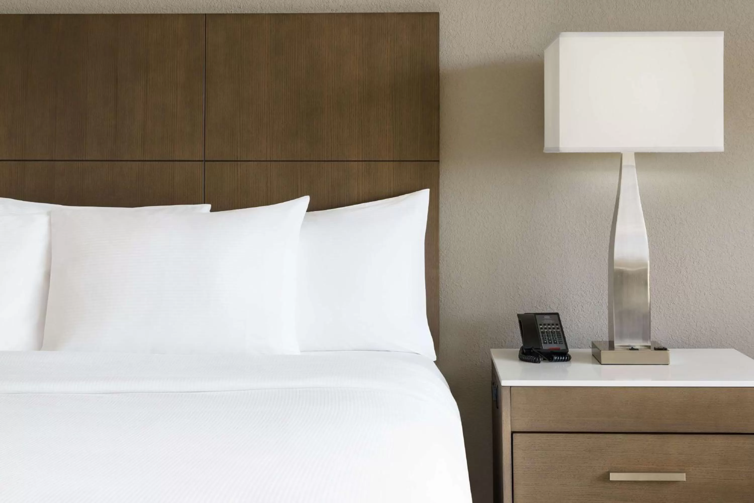 Bed in DoubleTree by Hilton Orlando Airport Hotel