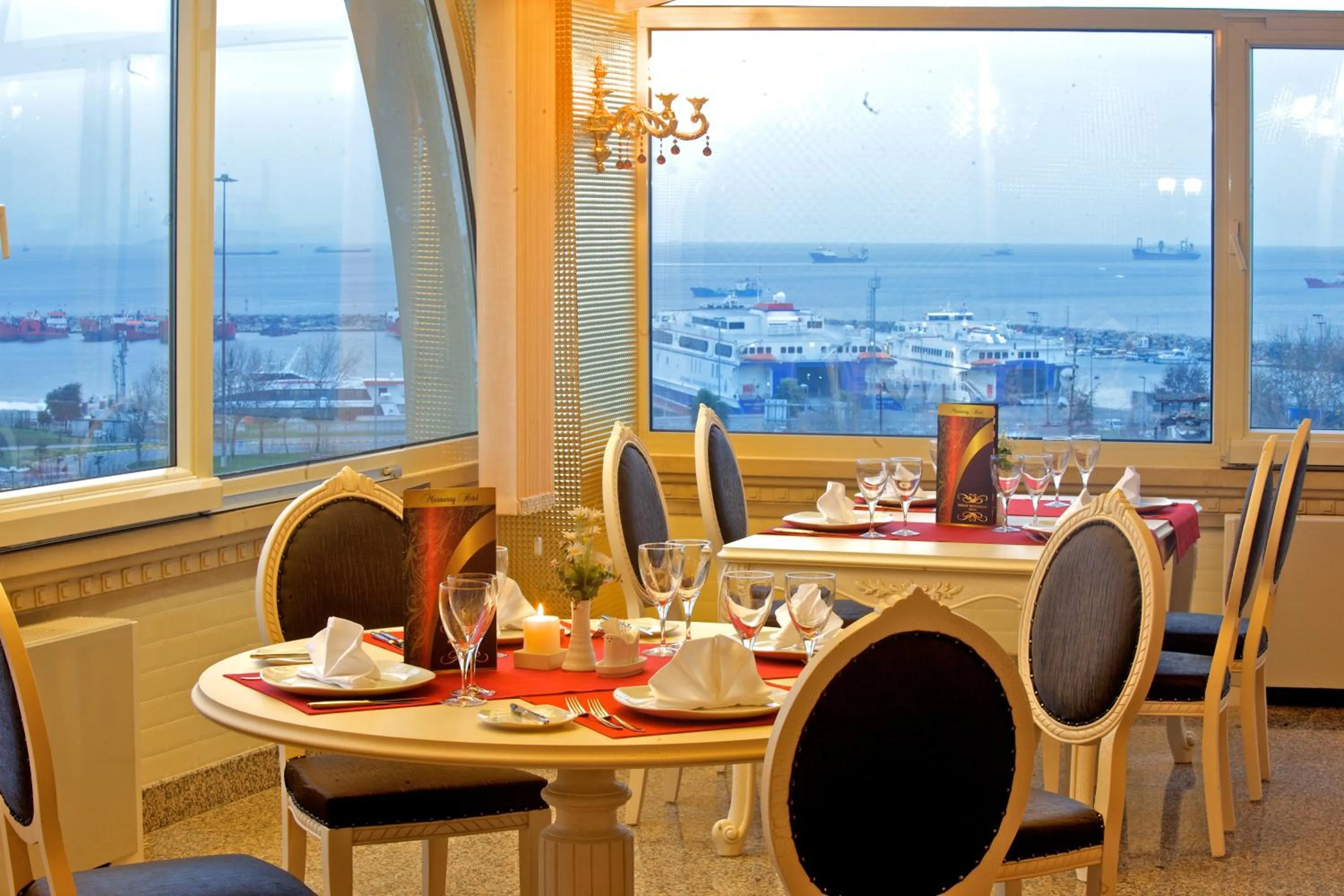 Restaurant/places to eat in Marmaray Hotel