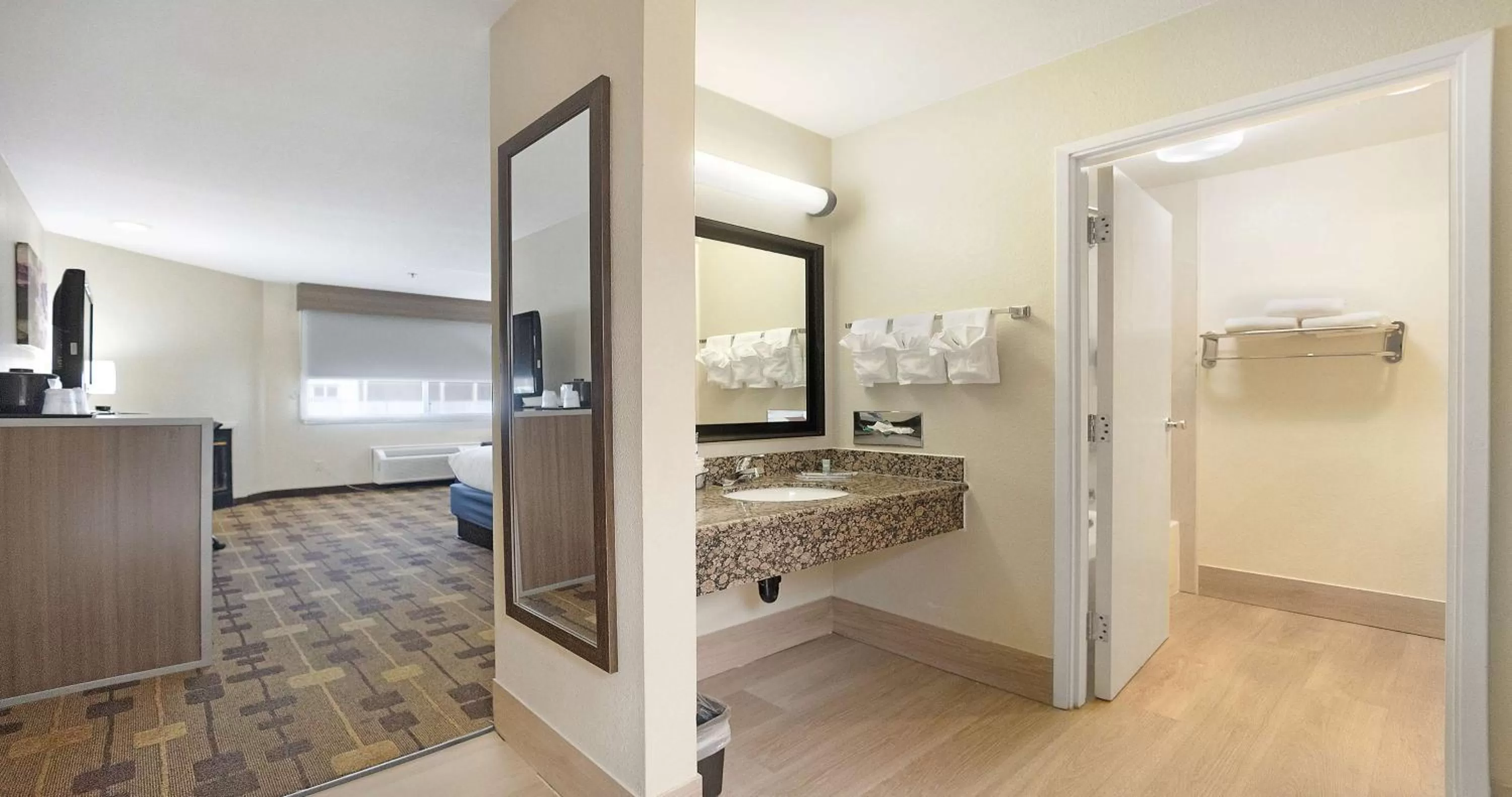 Bedroom in Best Western Amador Inn