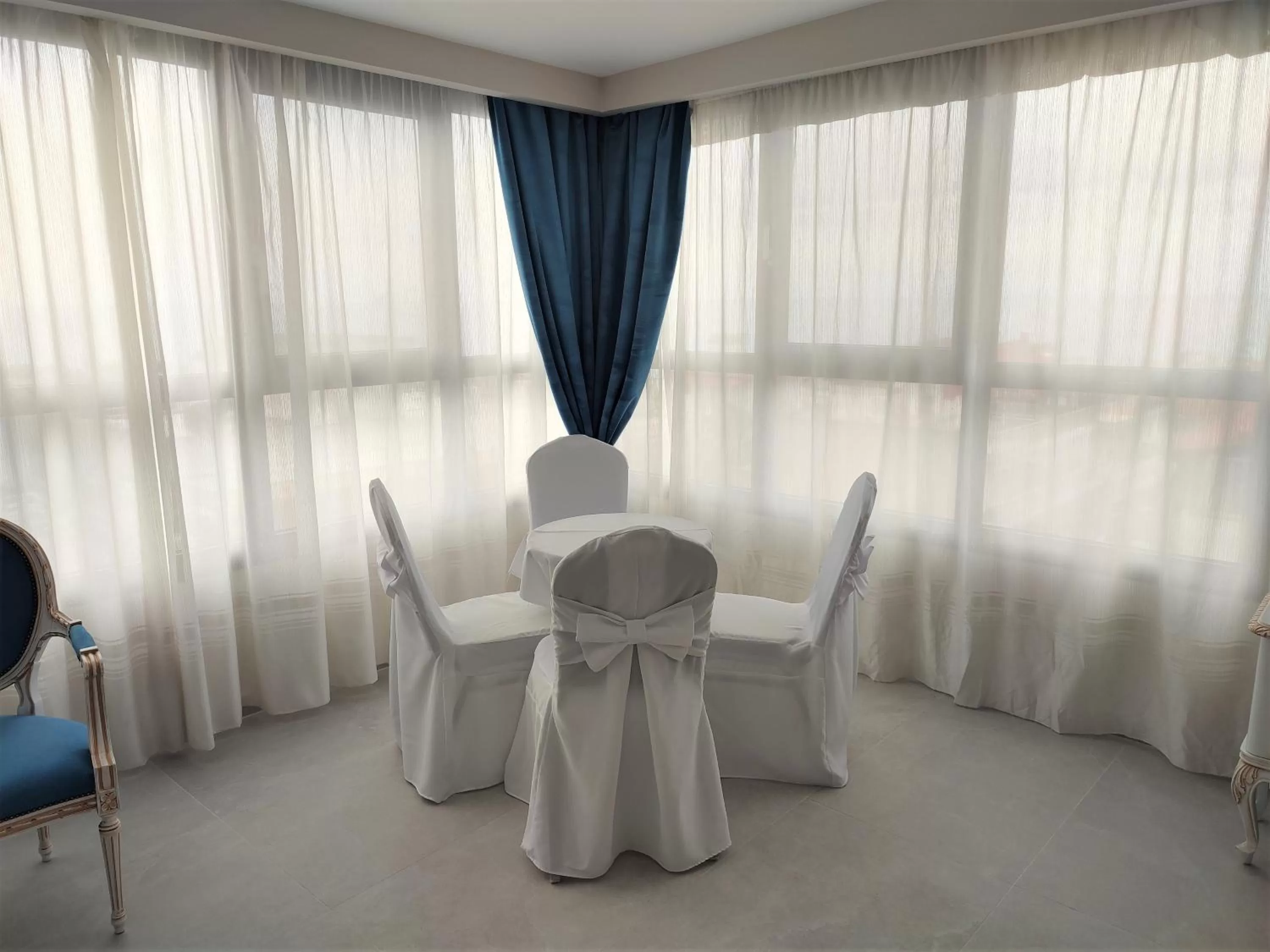 Photo of the whole room in Light Blue Hotel