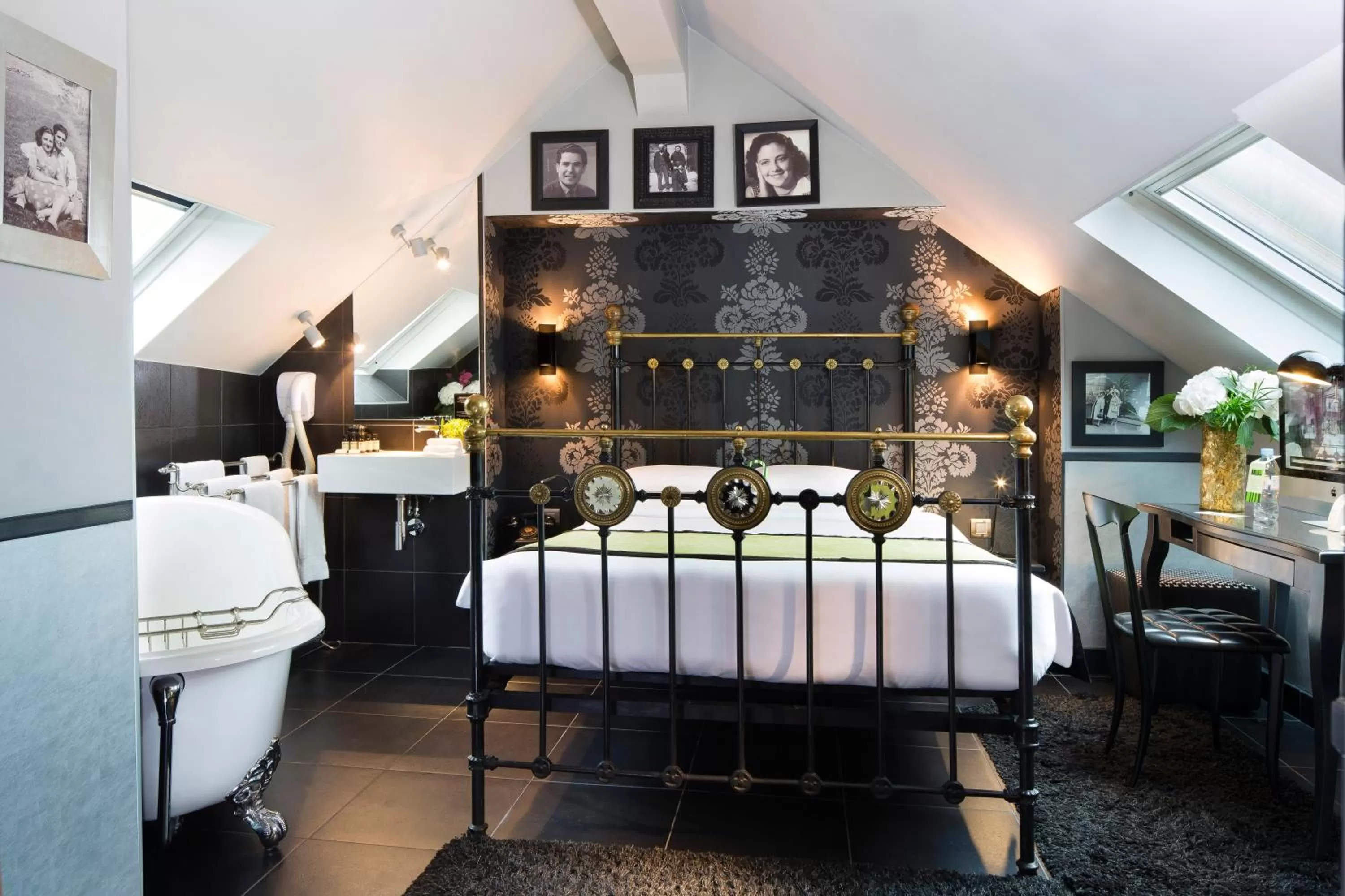 Photo of the whole room, Bed in Hotel Design Sorbonne