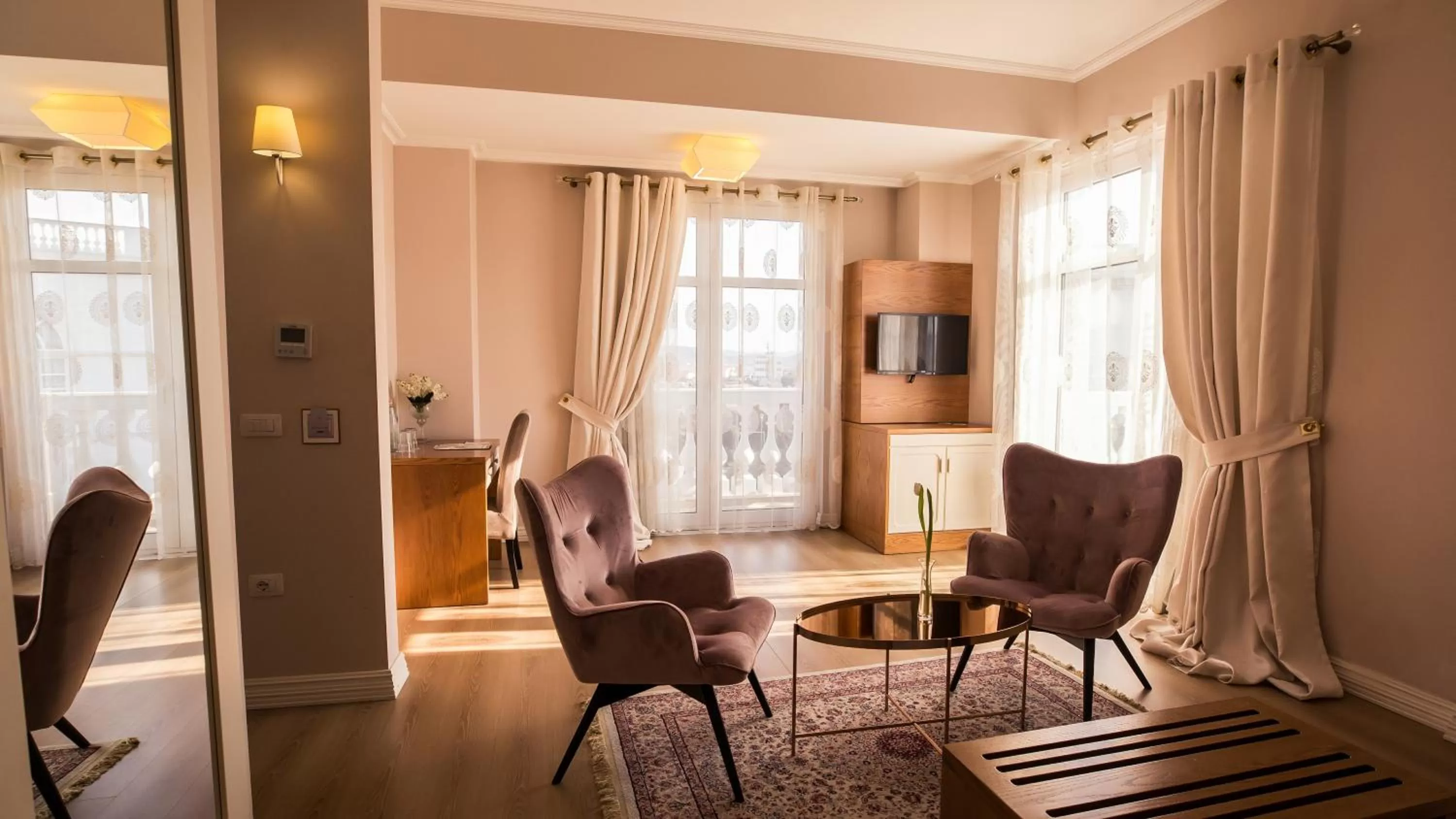 TV and multimedia in Royal Hill Hotel