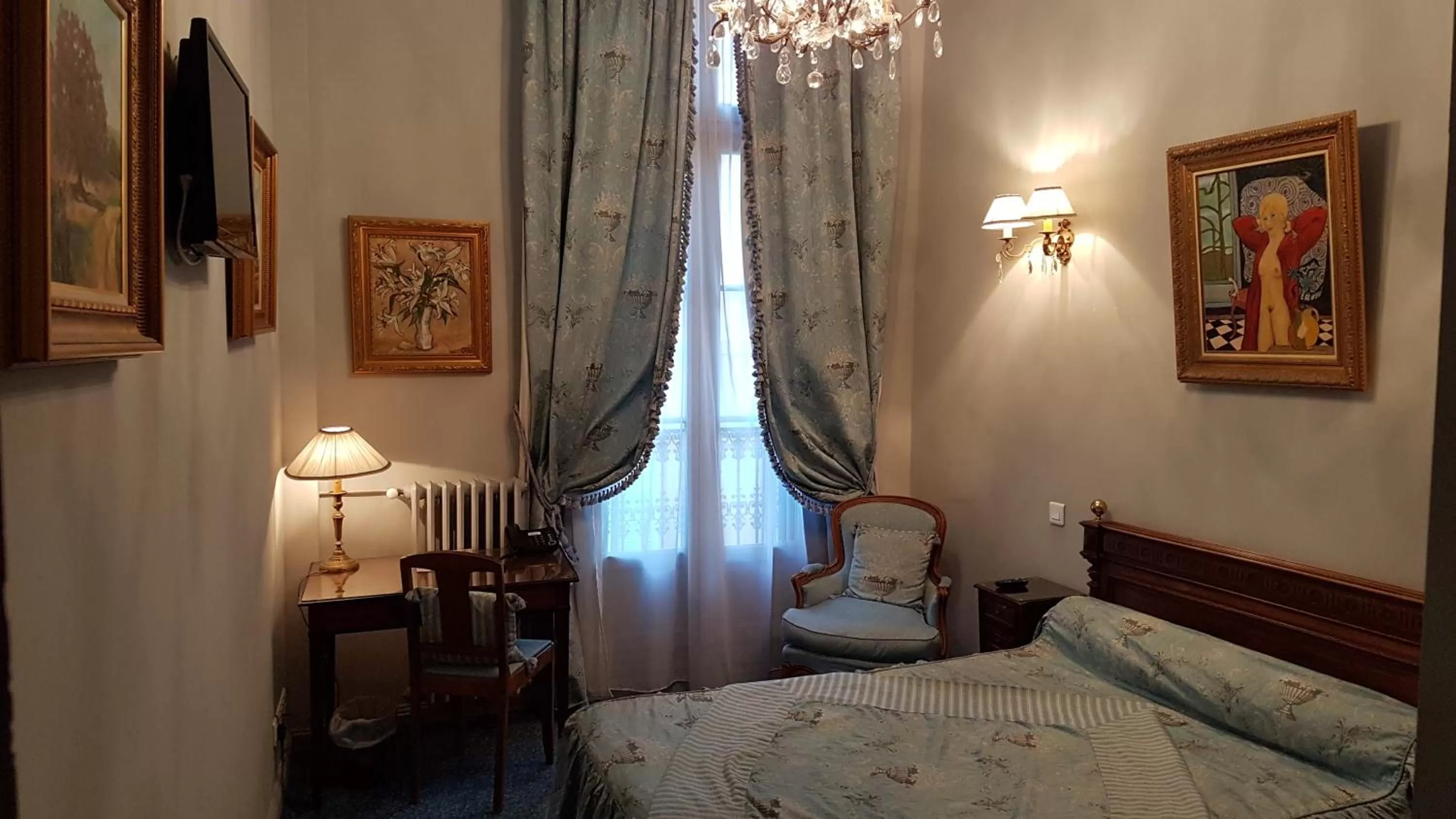 Bed in Hotel Cardinal