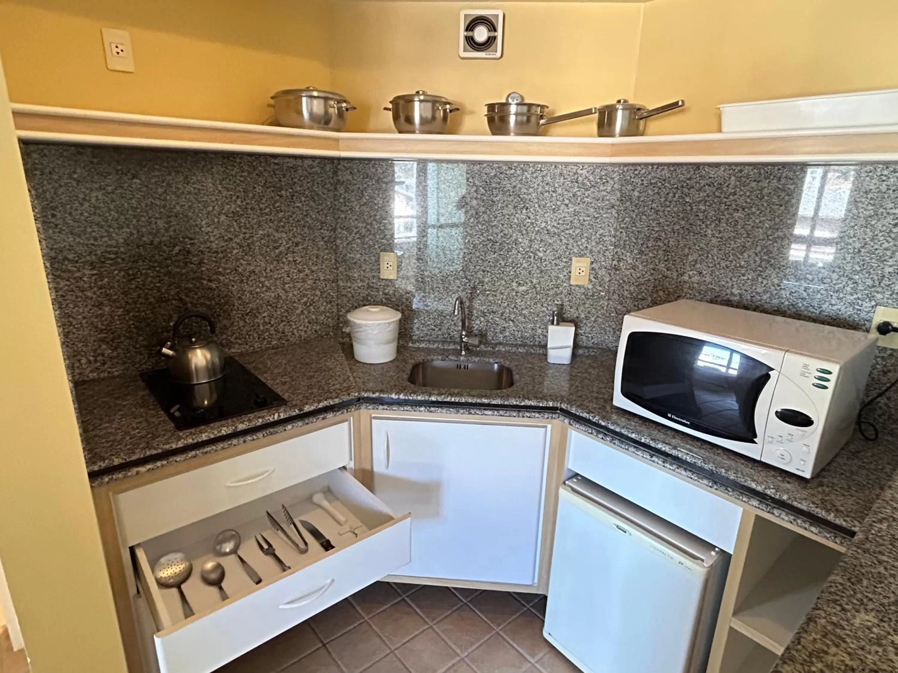 Kitchen or kitchenette in Golfinhos Apart Hotel