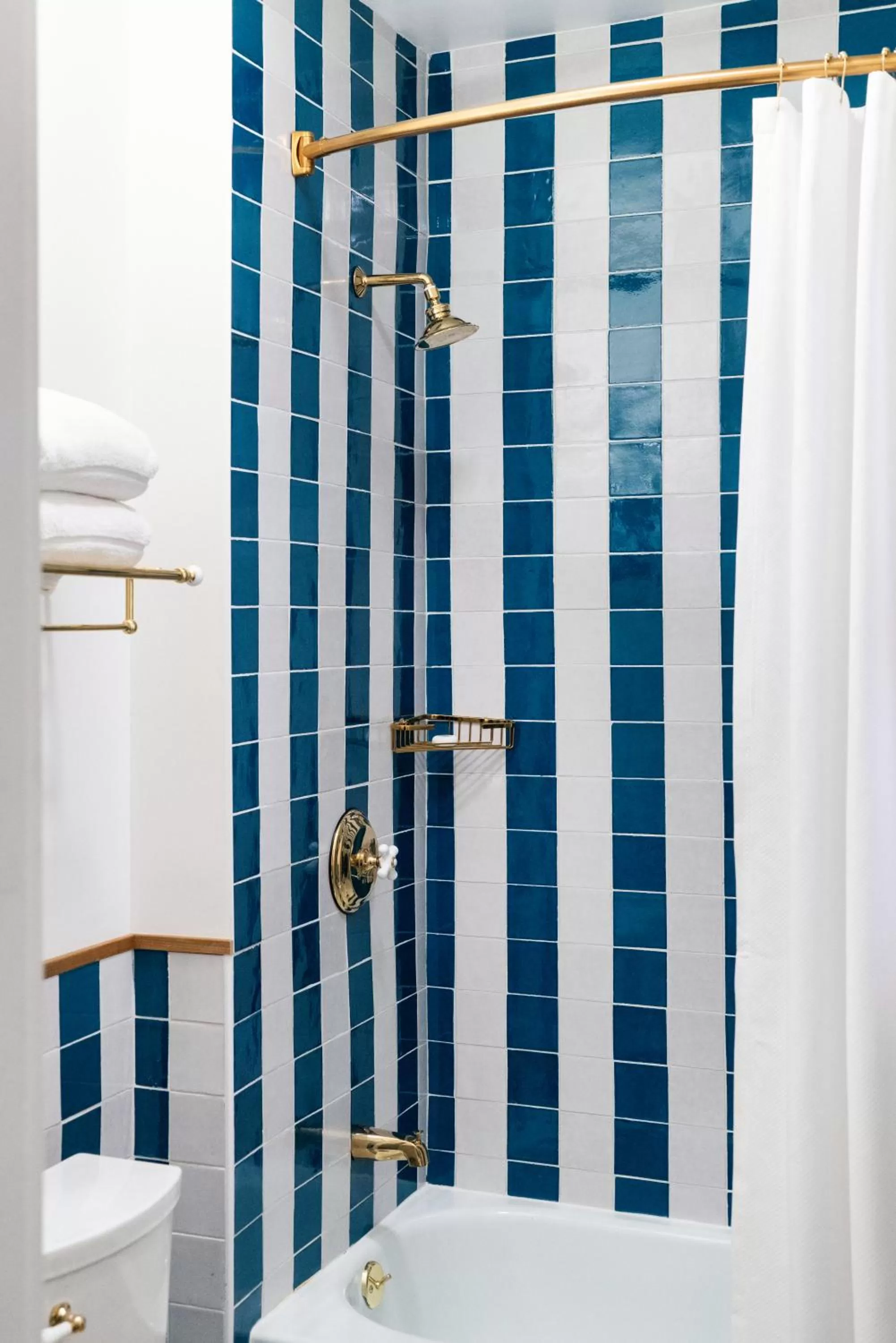 Shower in Palihotel San Diego Gaslamp Quarter