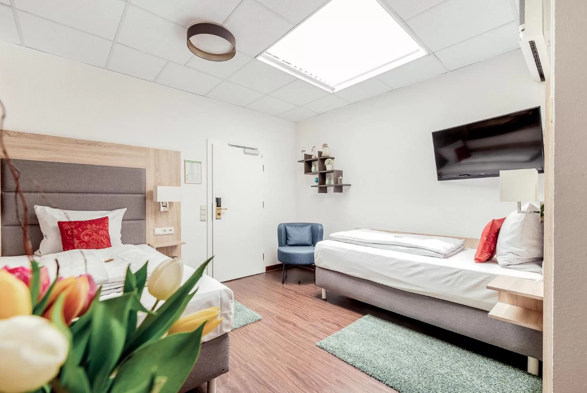 Photo of the whole room, Bed in Pallas Hotel