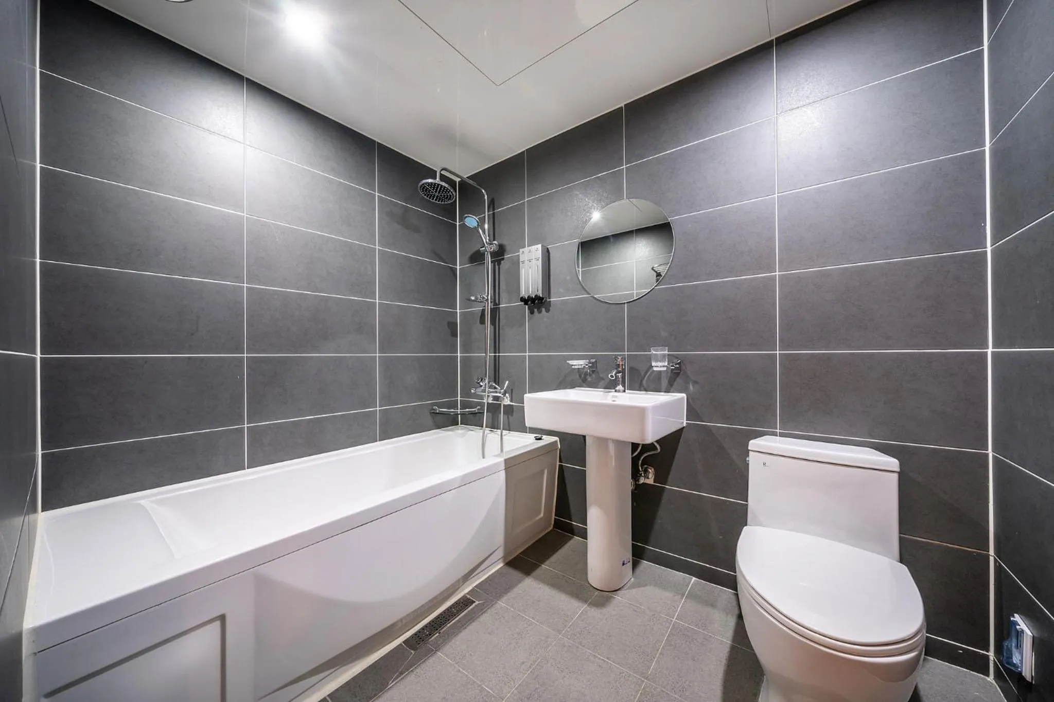 Shower in Suwon Dono1796 Hotel