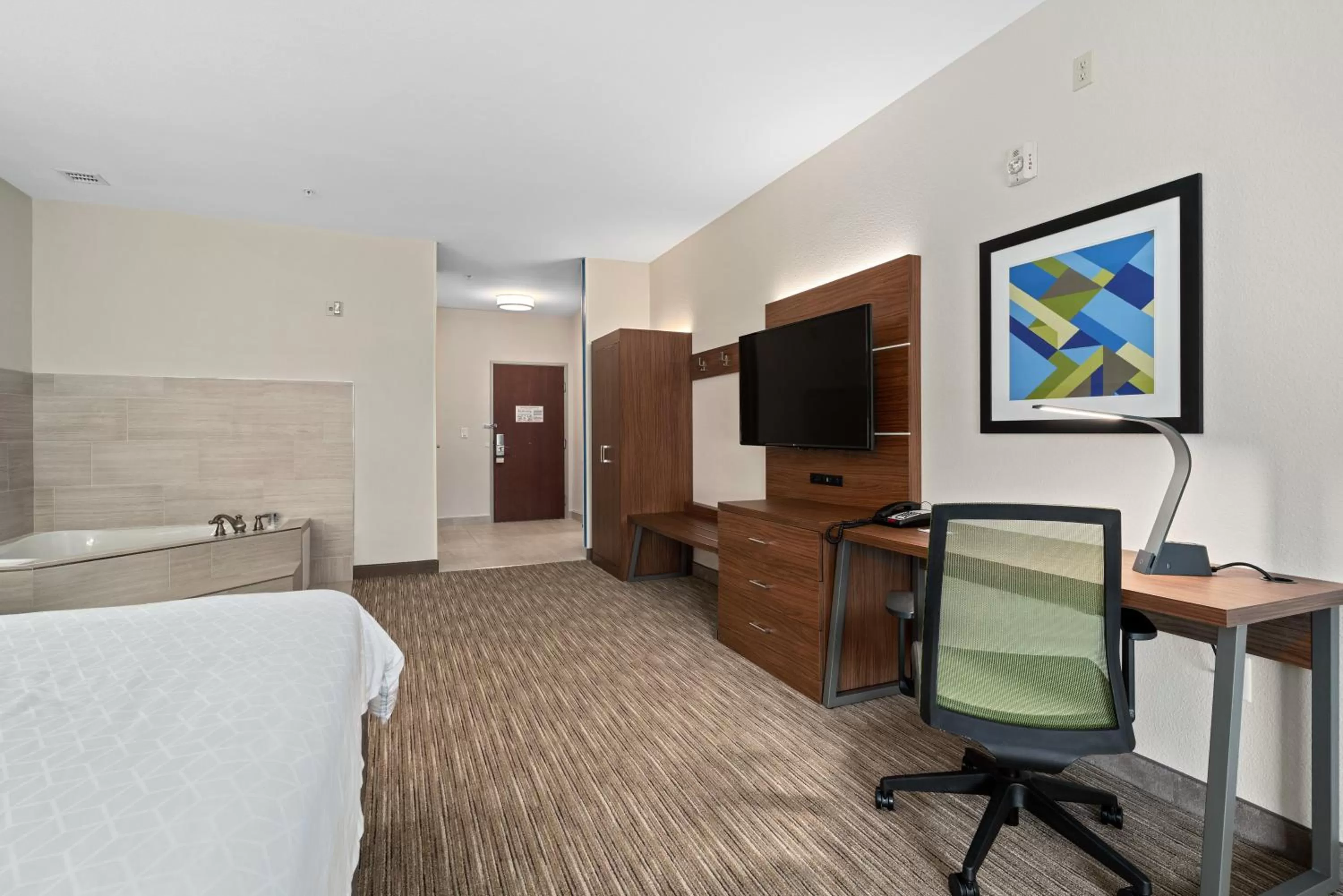 Photo of the whole room, TV/Entertainment Center in Holiday Inn Express & Suites Van Buren-Fort Smith Area, an IHG Hotel