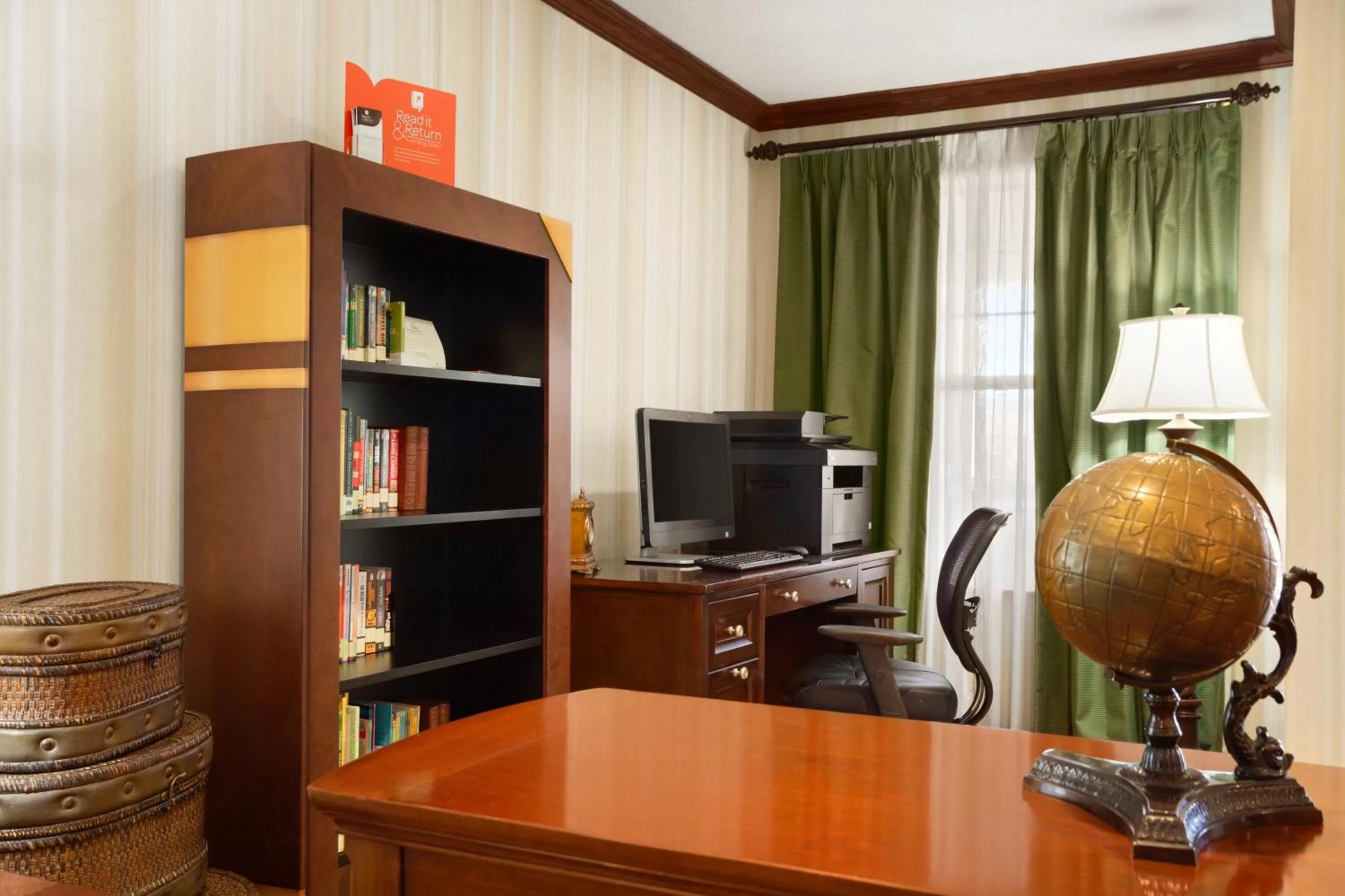Library in Country Inn & Suites by Radisson, Lexington, KY