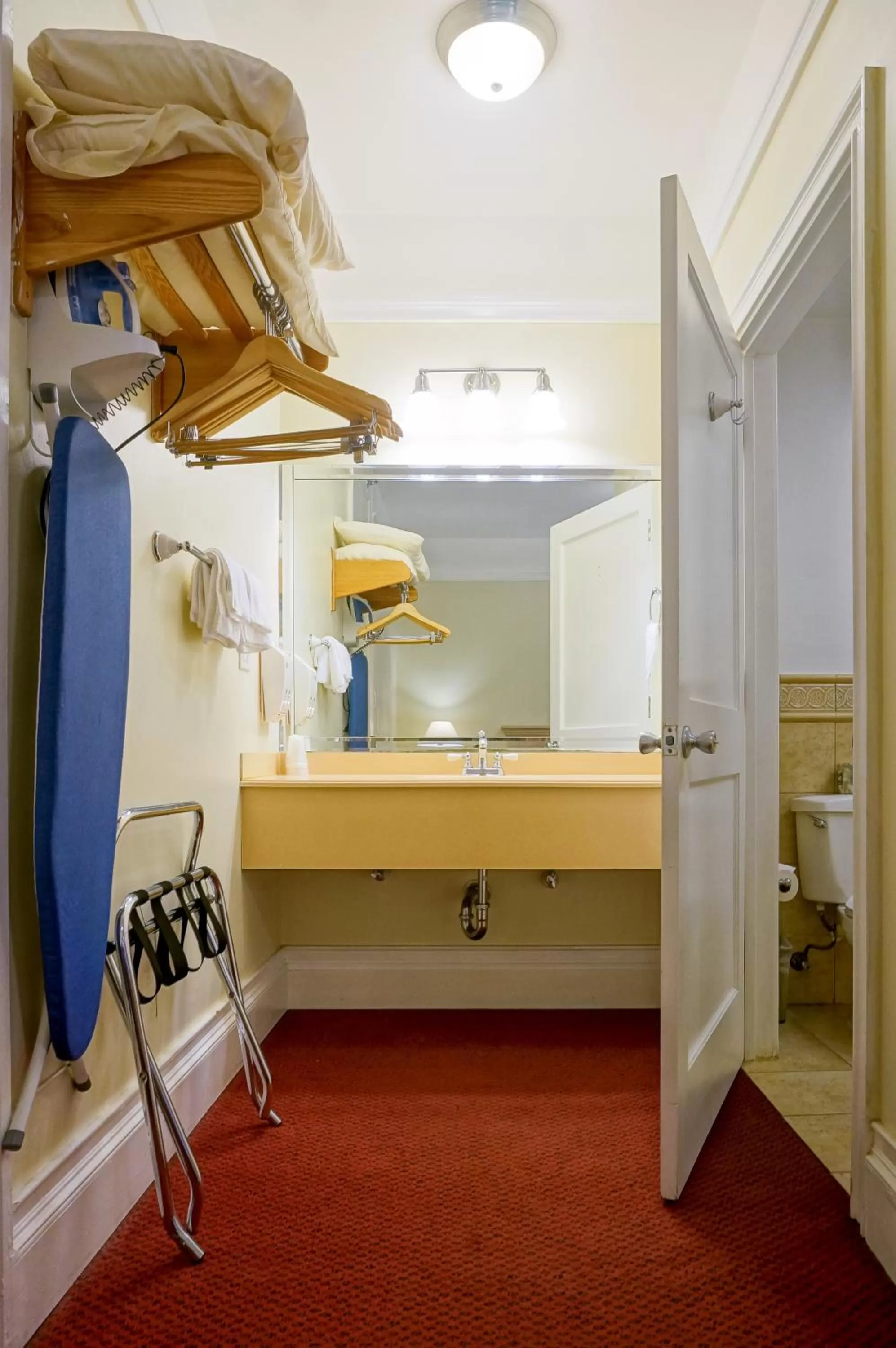 Bathroom, Bed in Grant Hotel