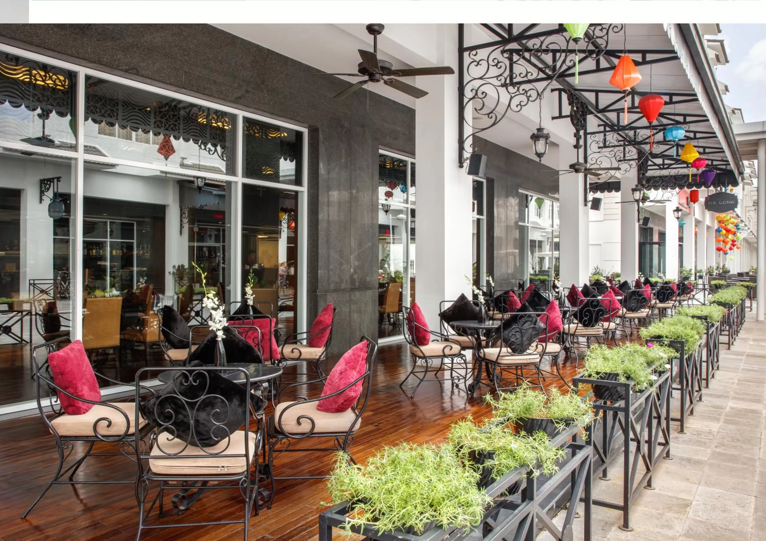 Facade/entrance in Paradise Suites Hotel