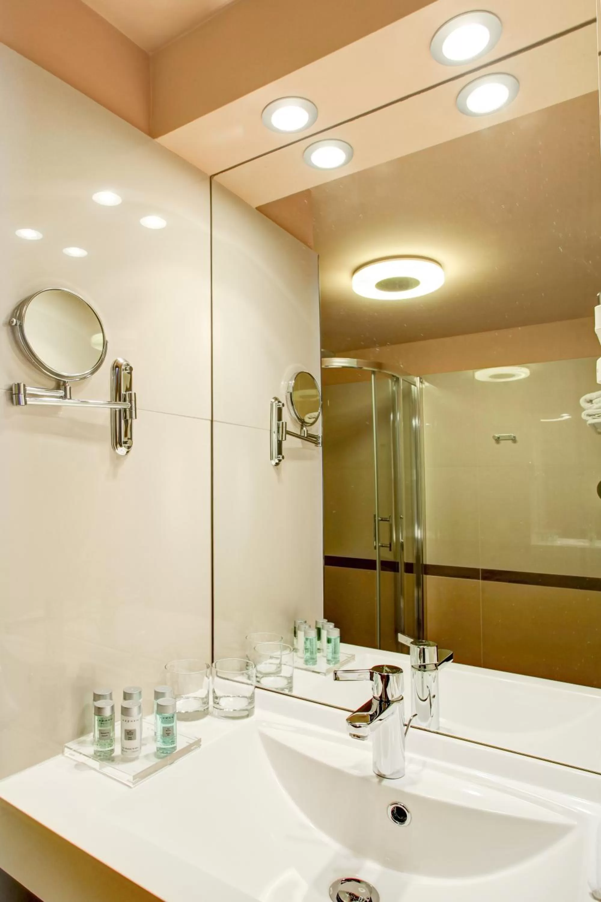 Bathroom in Haston City Hotel