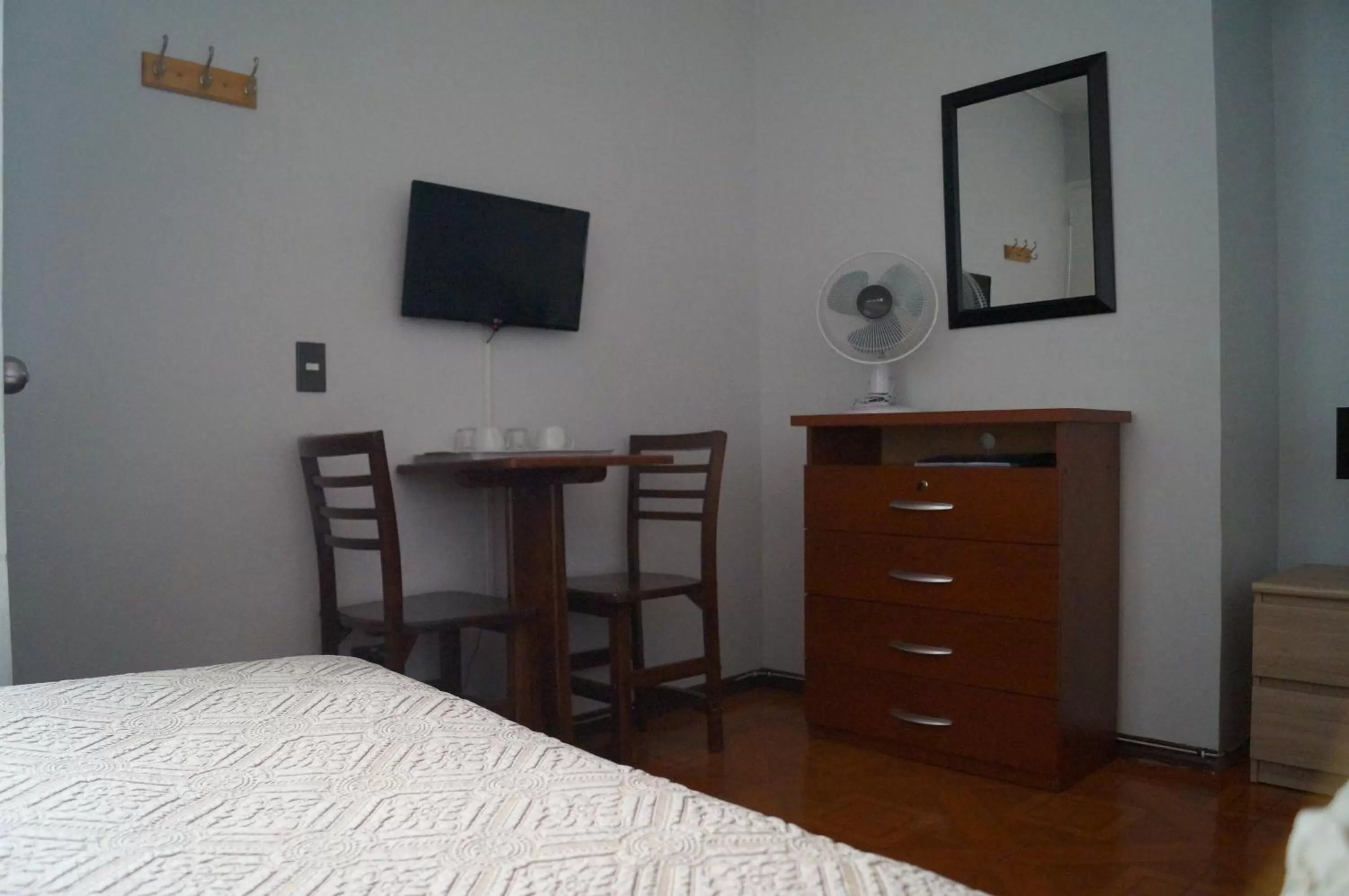 TV/Entertainment Center in Residencial Universitaria