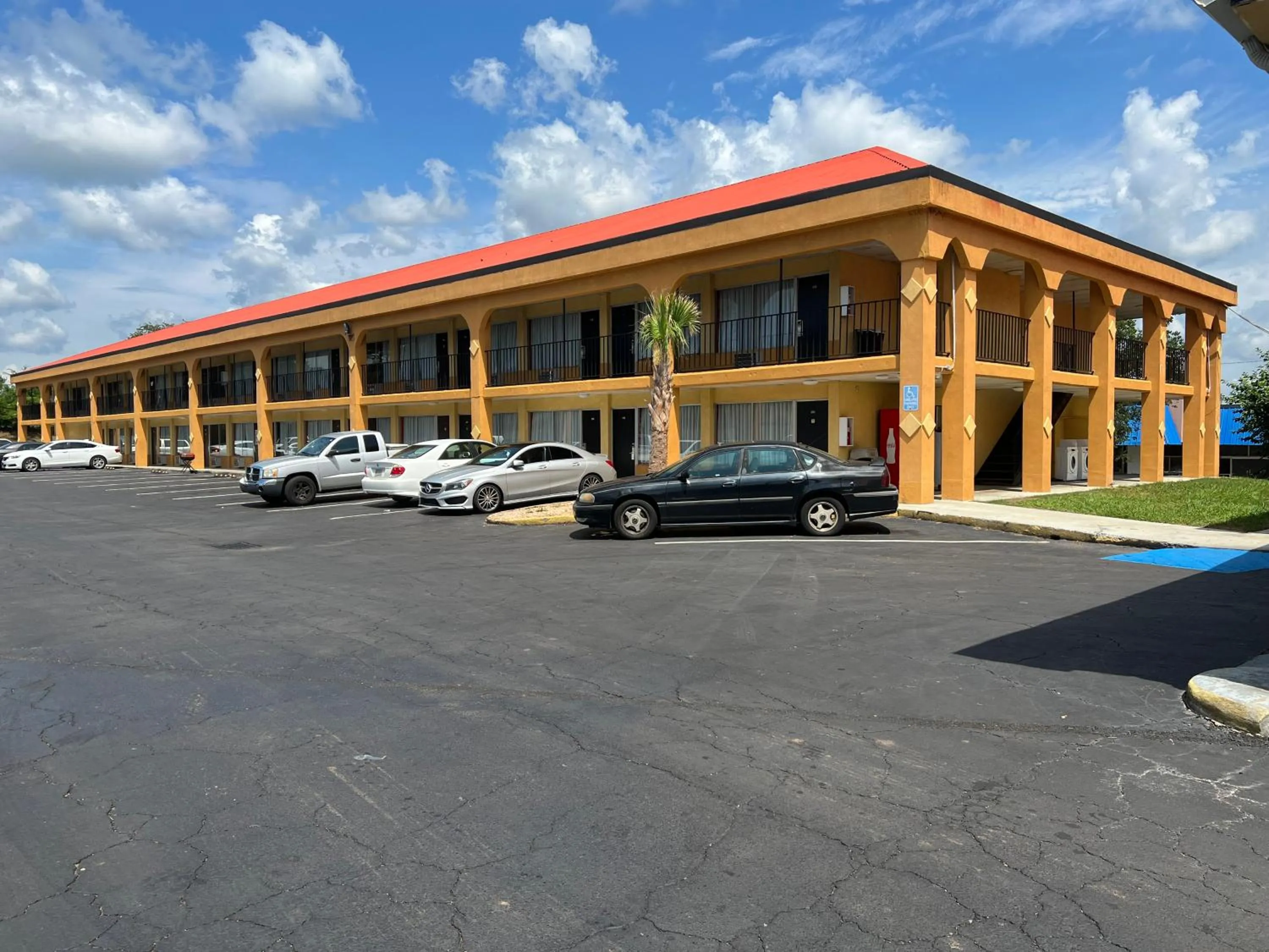 Property building in Country Hearth Inn & Suites Cartersville
