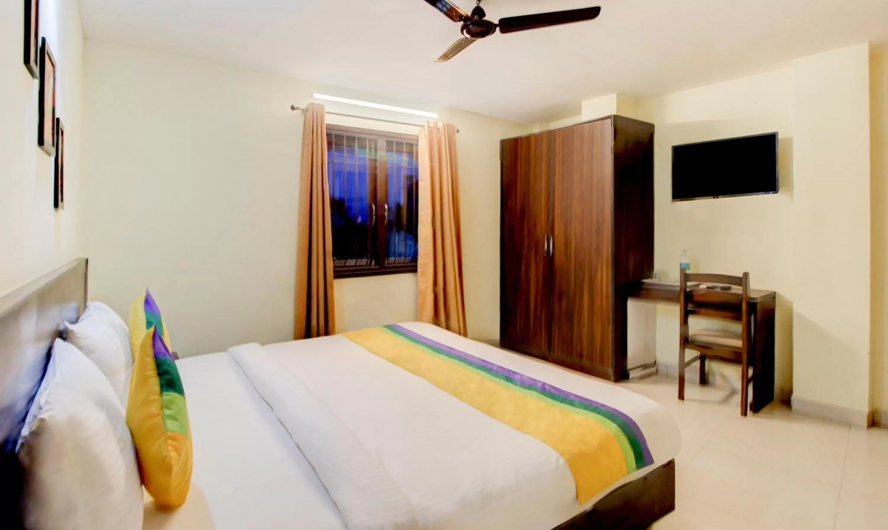 Bed in Itsy By Treebo - Royal Monarch