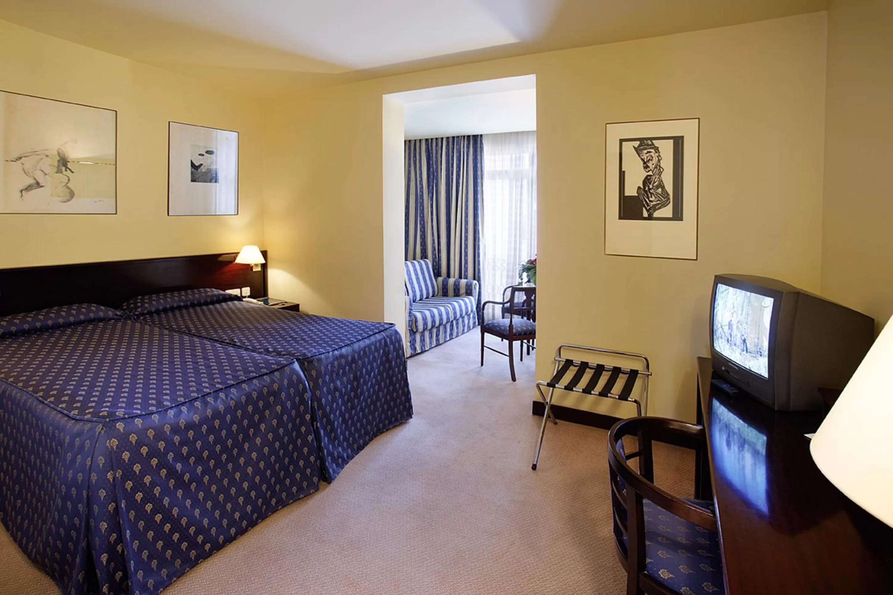 Photo of the whole room in Atlantis by Atbcn