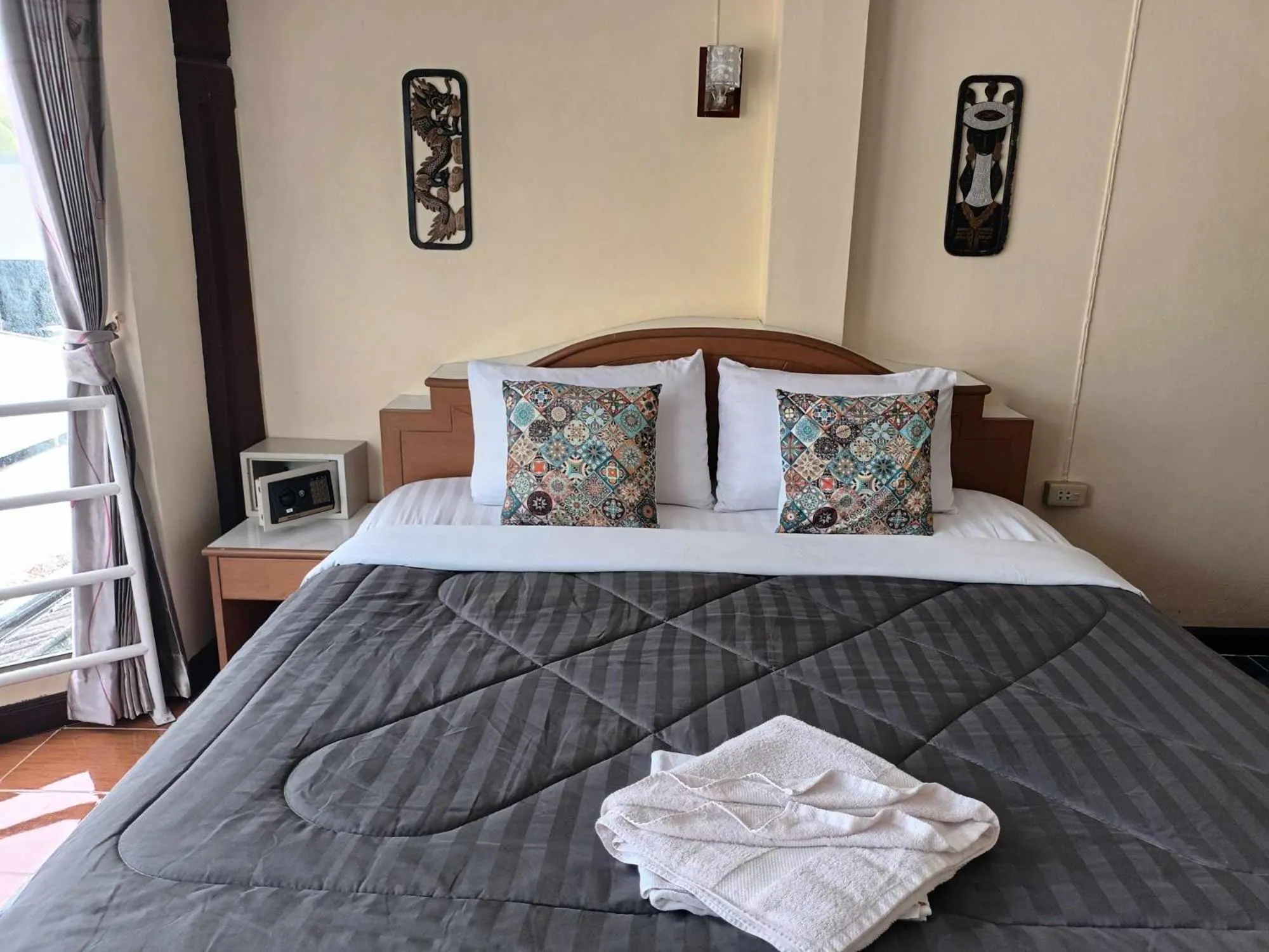 Bed in Patong Rose Guest House 50m to Beach