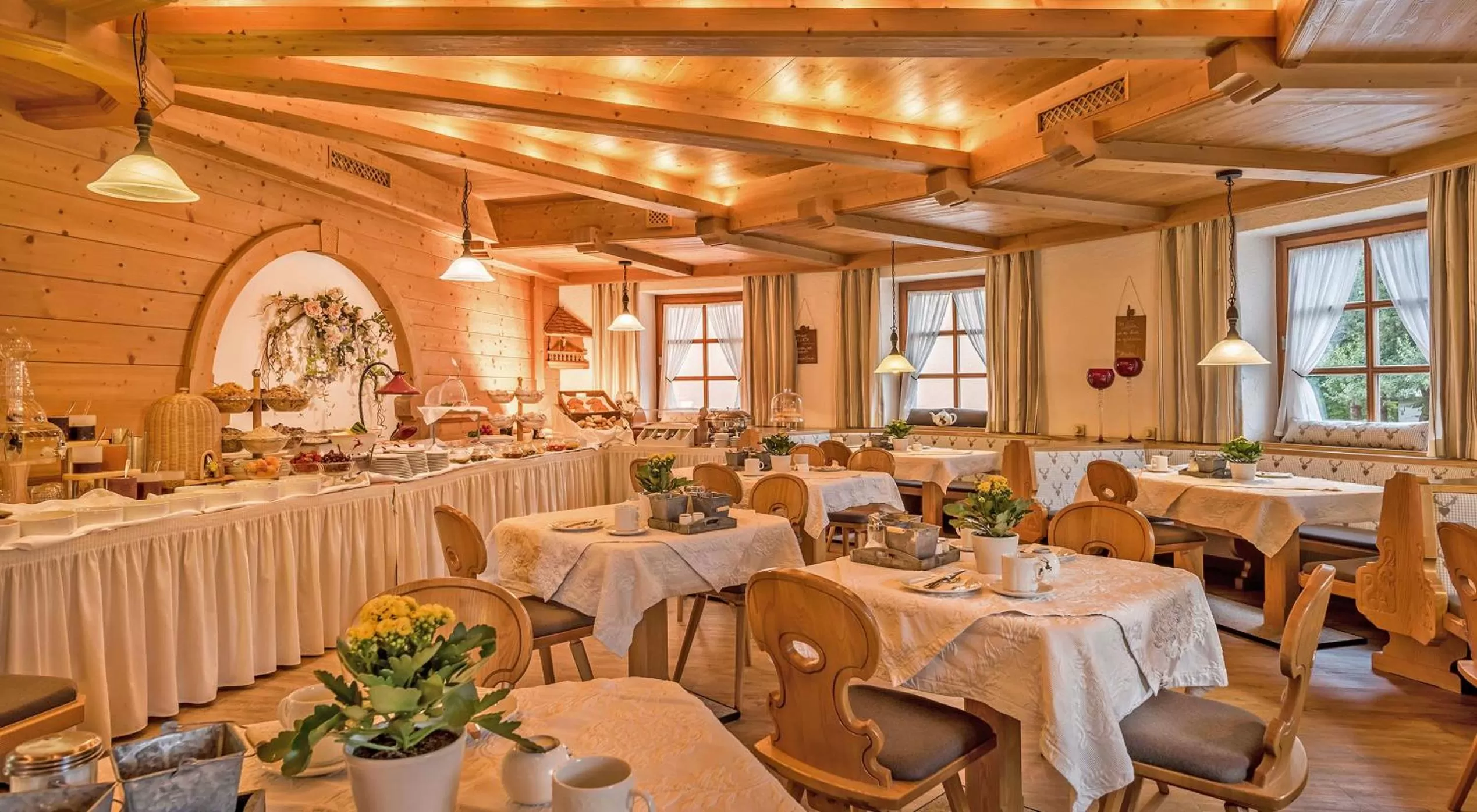 Buffet breakfast in Hotel Mutz Garni