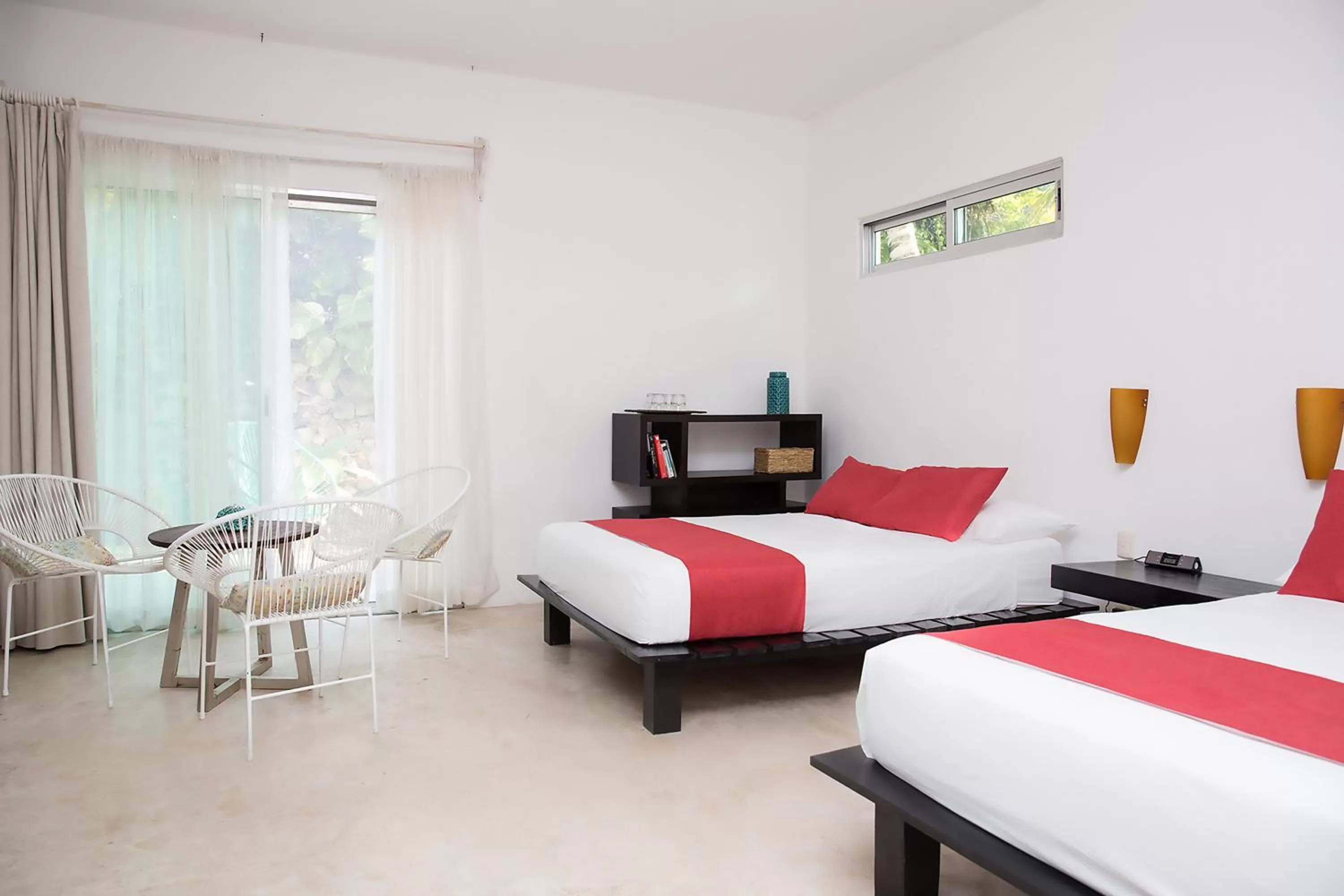 Photo of the whole room, Bed in Villas H2O