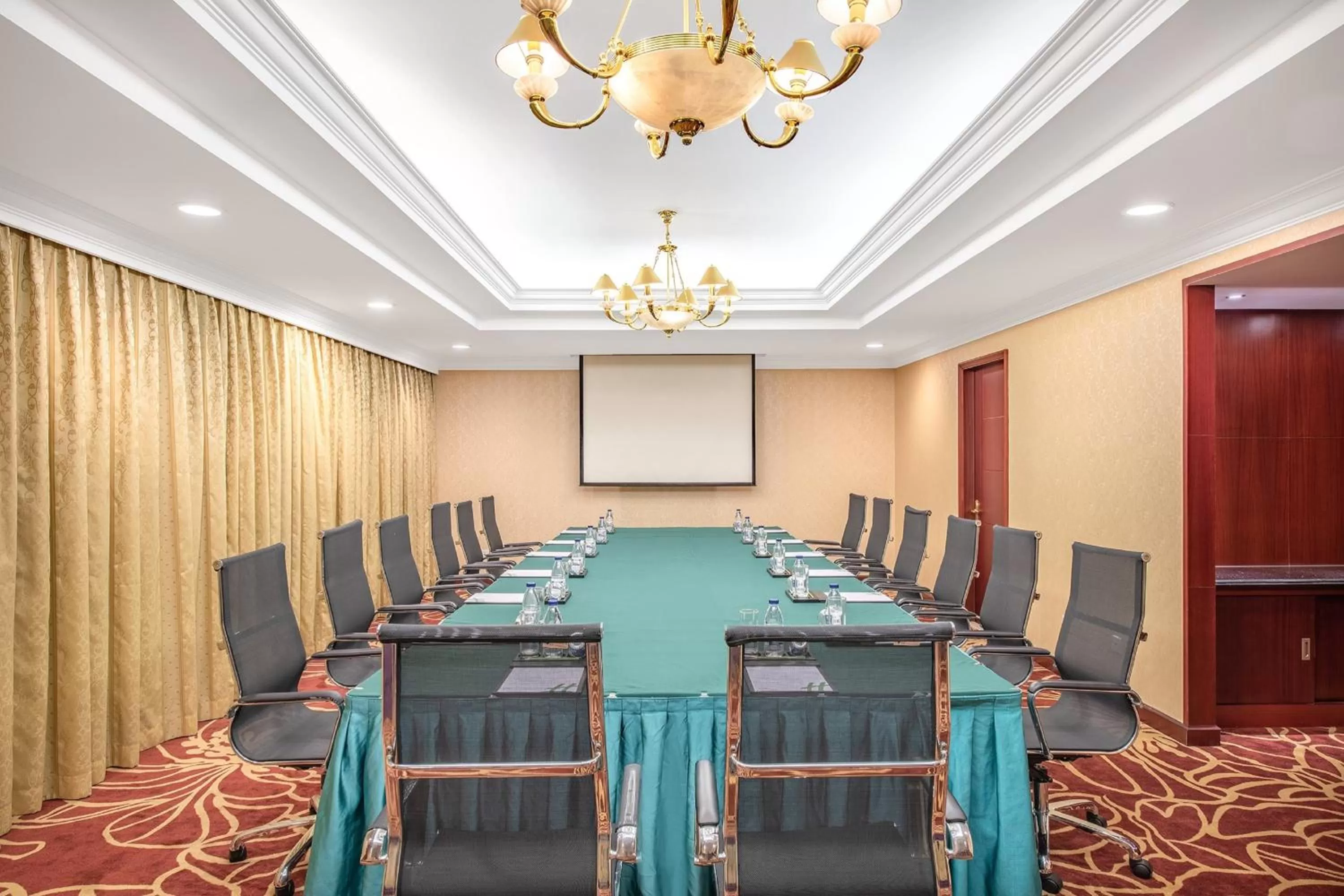 Meeting/conference room in Holiday Inn Beijing Chang An West by IHG