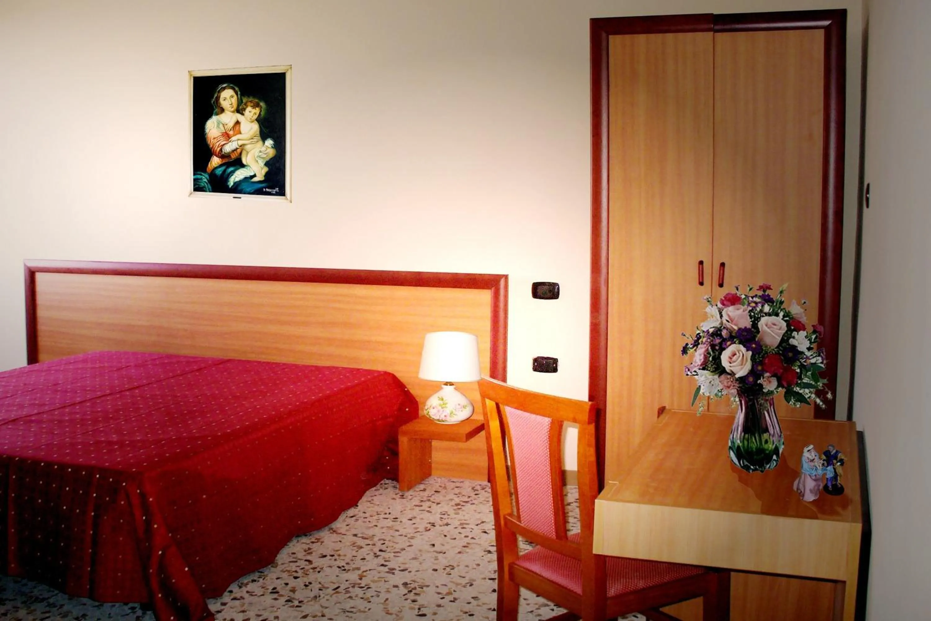 Photo of the whole room, Bed in Hotel La Casa Del Pellegrino