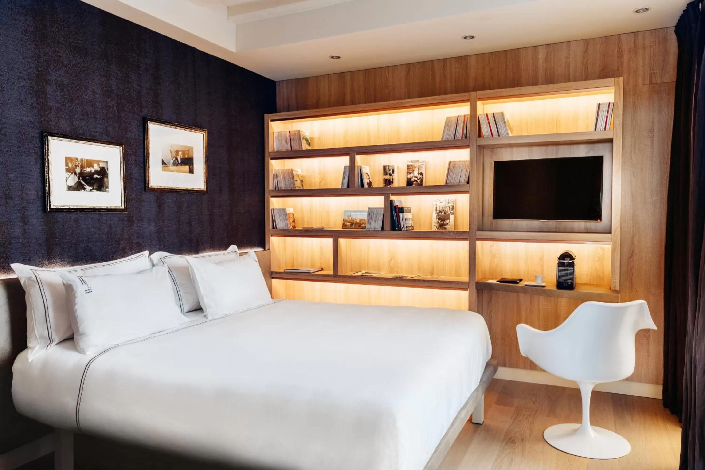 Bedroom, Bed in Hôtel de Lille - Saint-Germain des Près